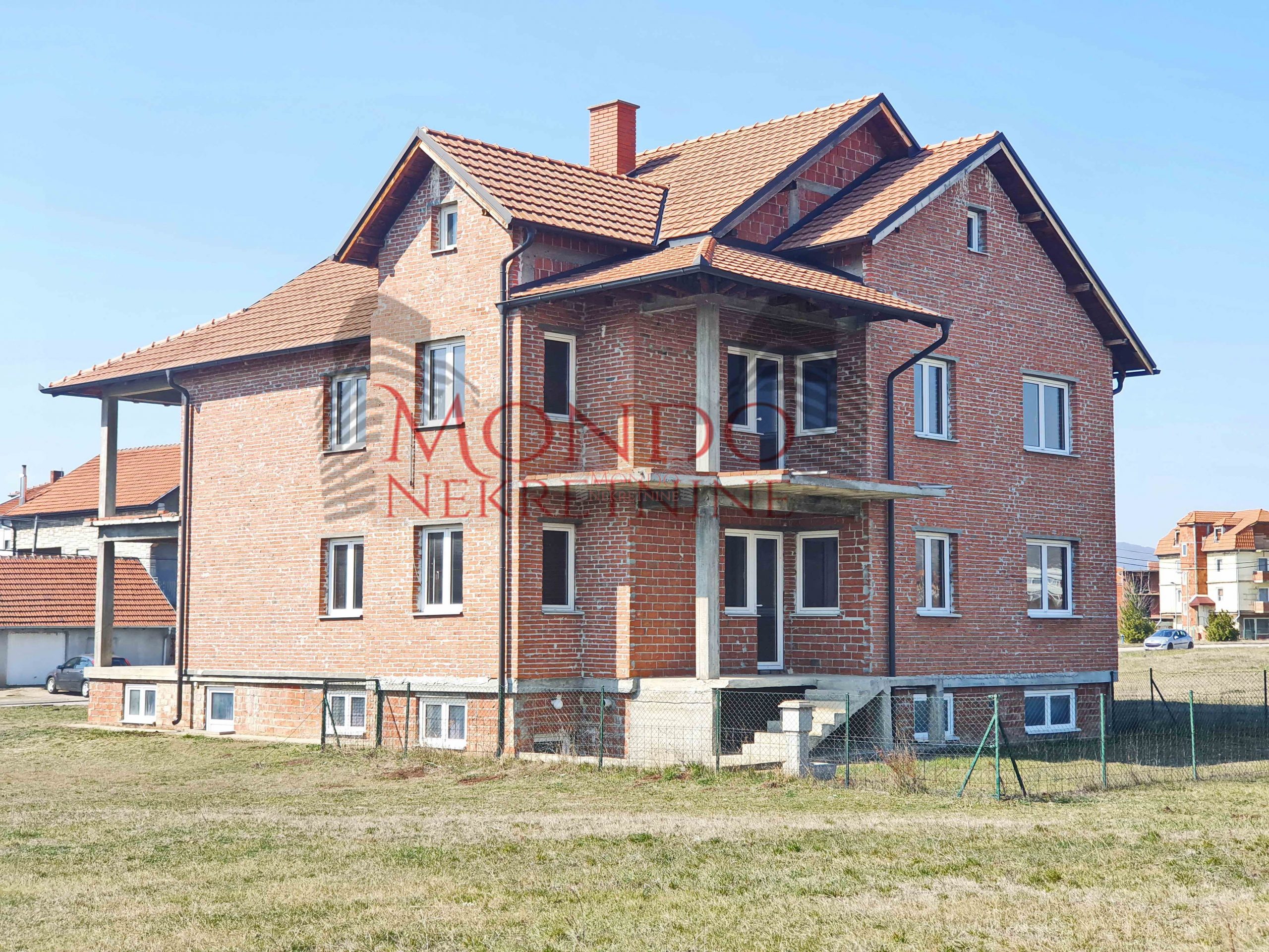 Kuća 657m2, 6 ari plac, Branko Bjegović