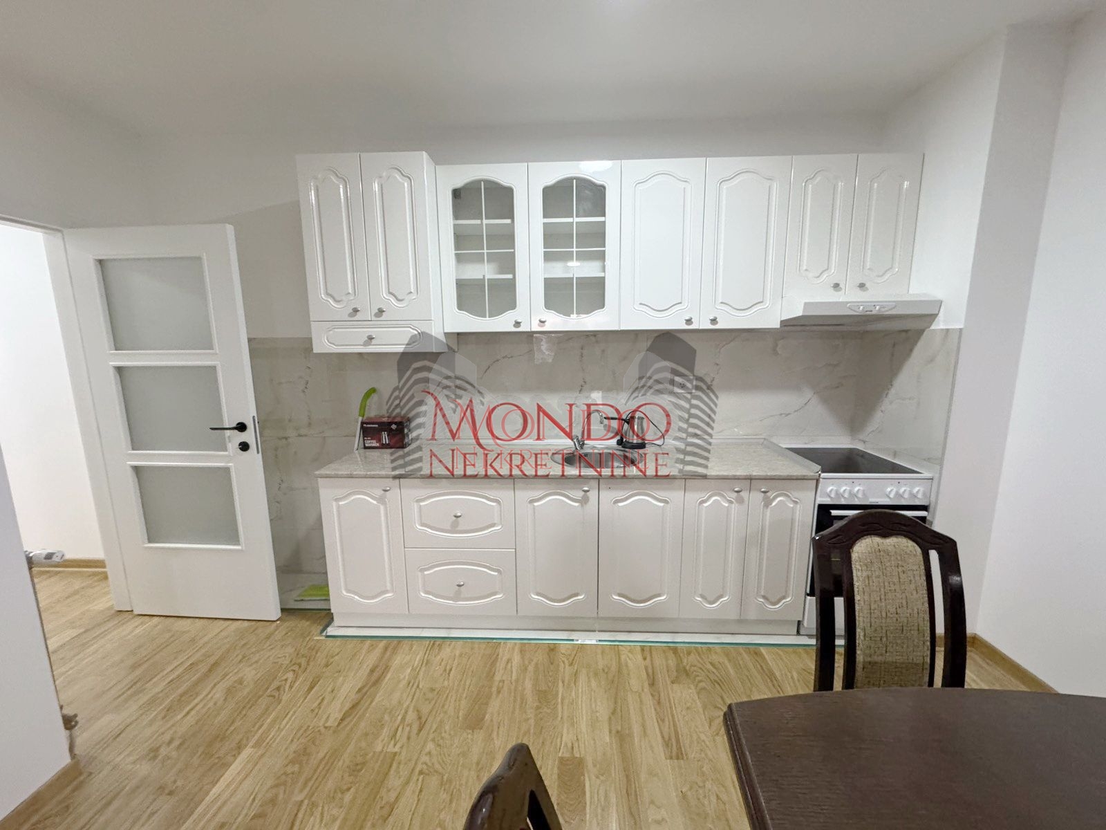 Dvoiposoban nov stan sa parking mestom  u blizini Doma zdravlja