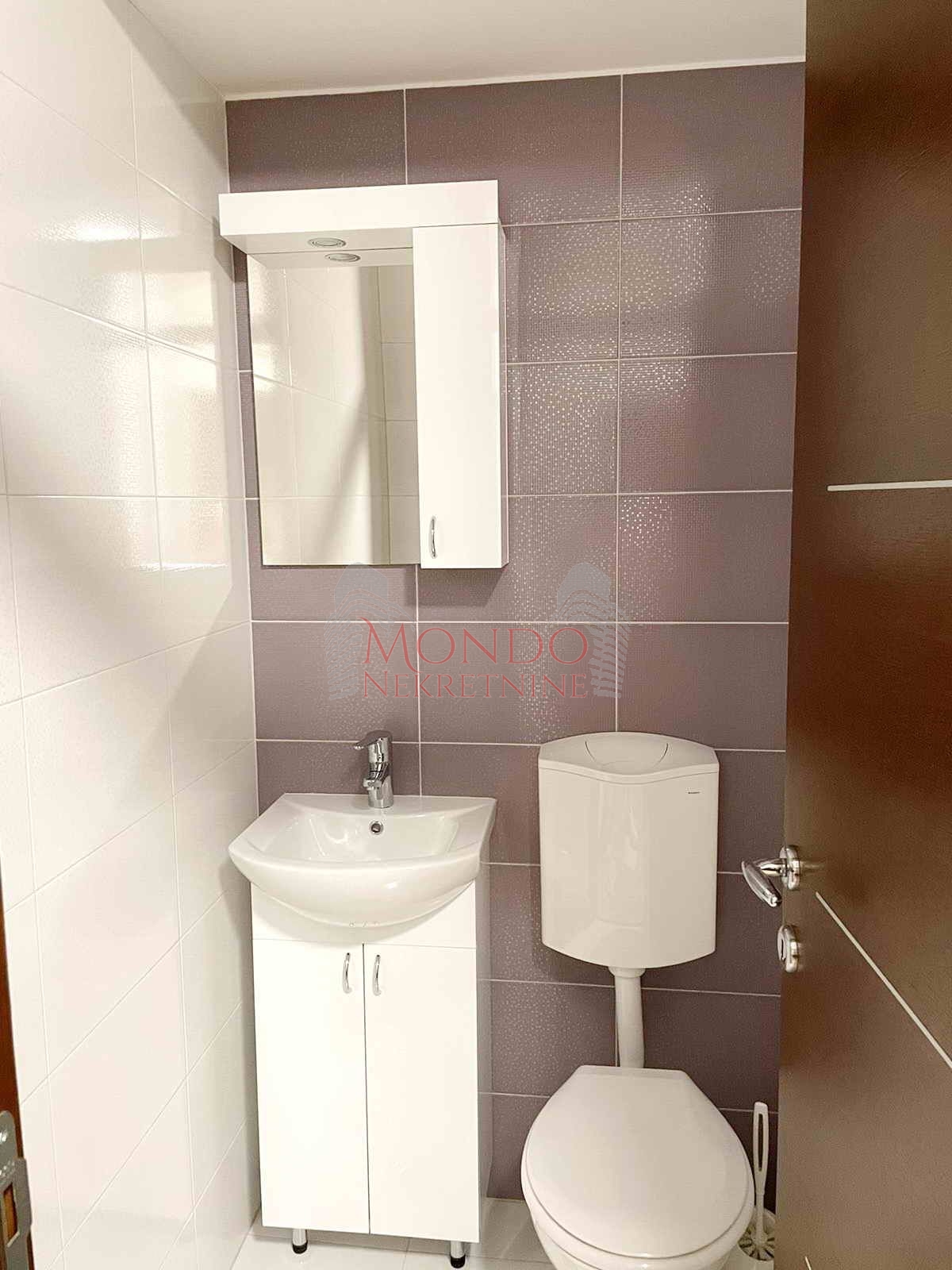 Trosoban stan na bulevaru Nikole Tesle, ch, parking, Niš