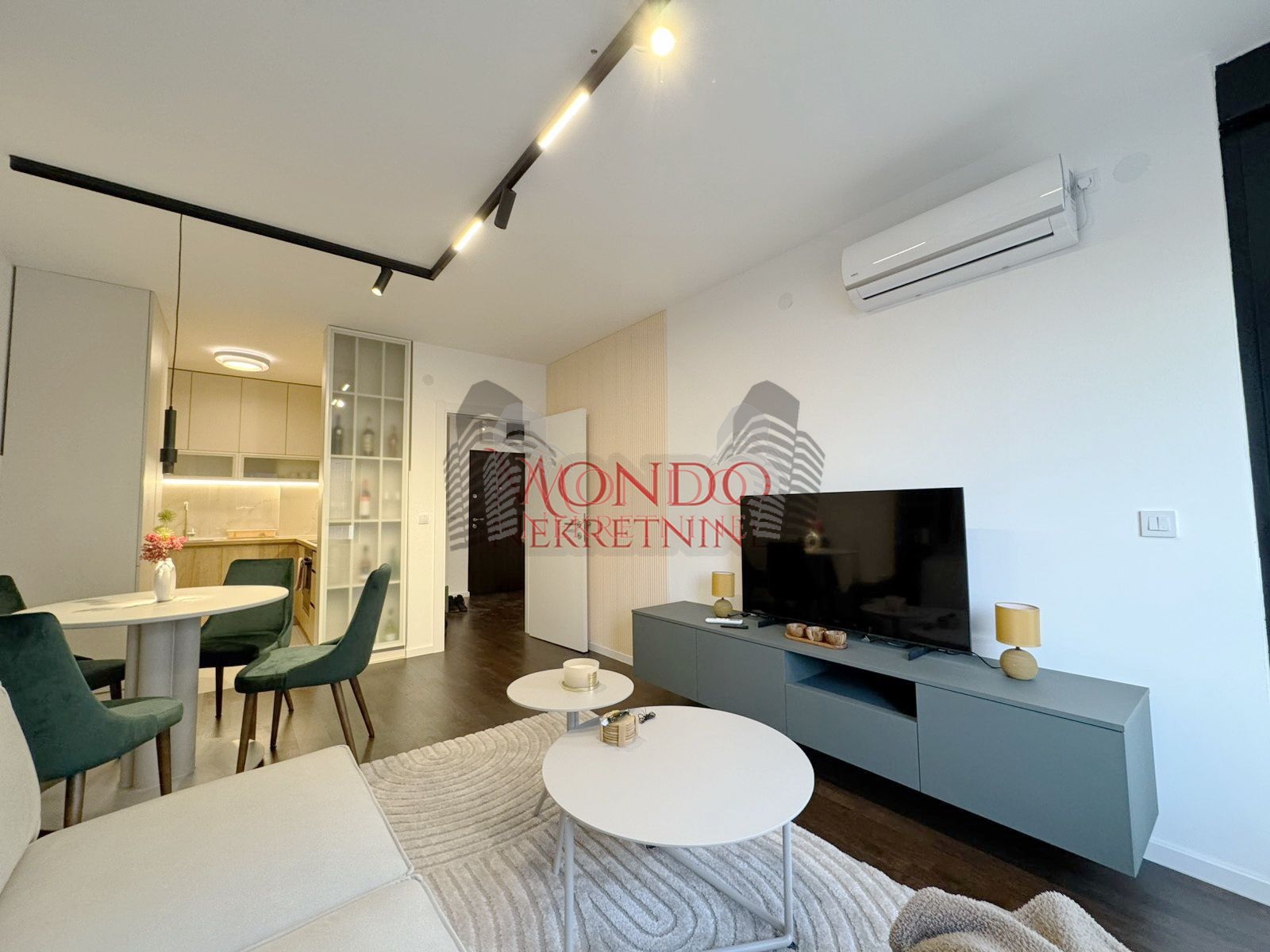 Jednoiposoban stan u novoj zgradi kod ART Caffea sa parking mestom