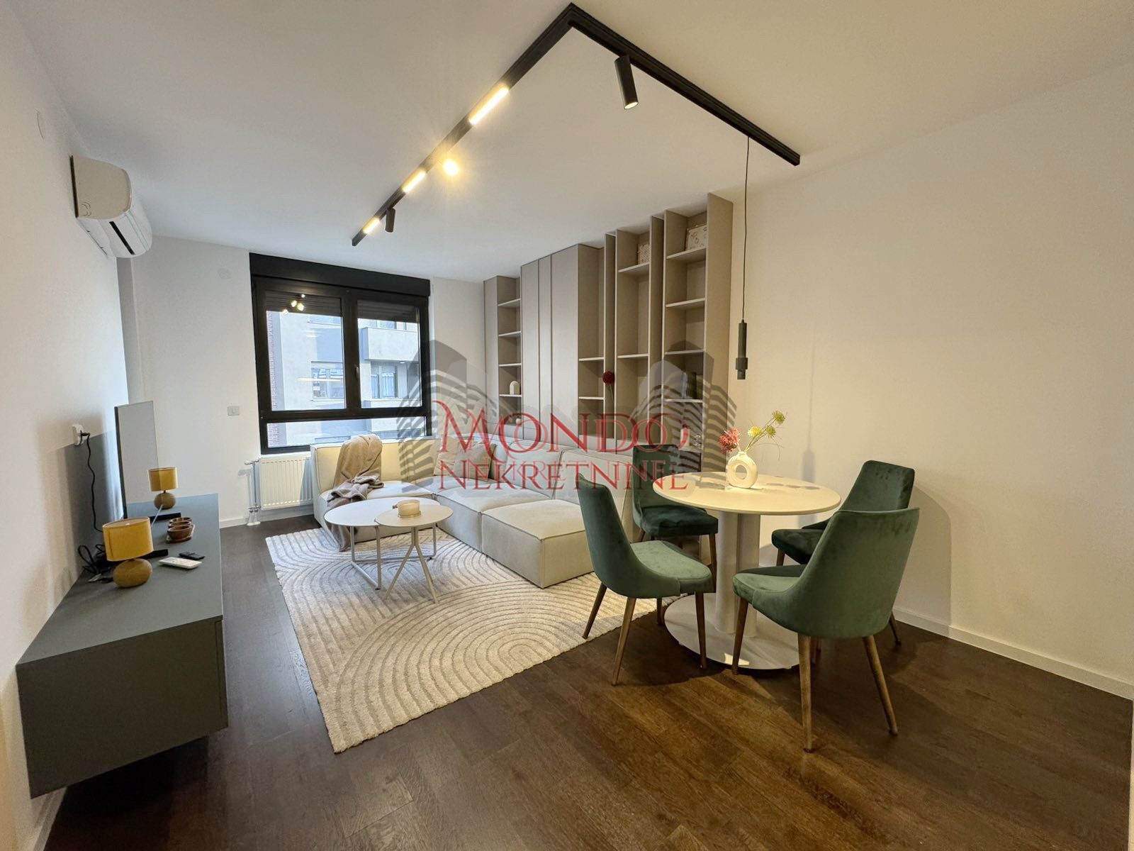 Jednoiposoban stan u novoj zgradi kod ART Caffea sa parking mestom