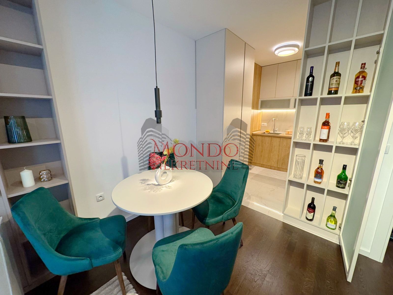 Jednoiposoban stan u novoj zgradi kod ART Caffea sa parking mestom