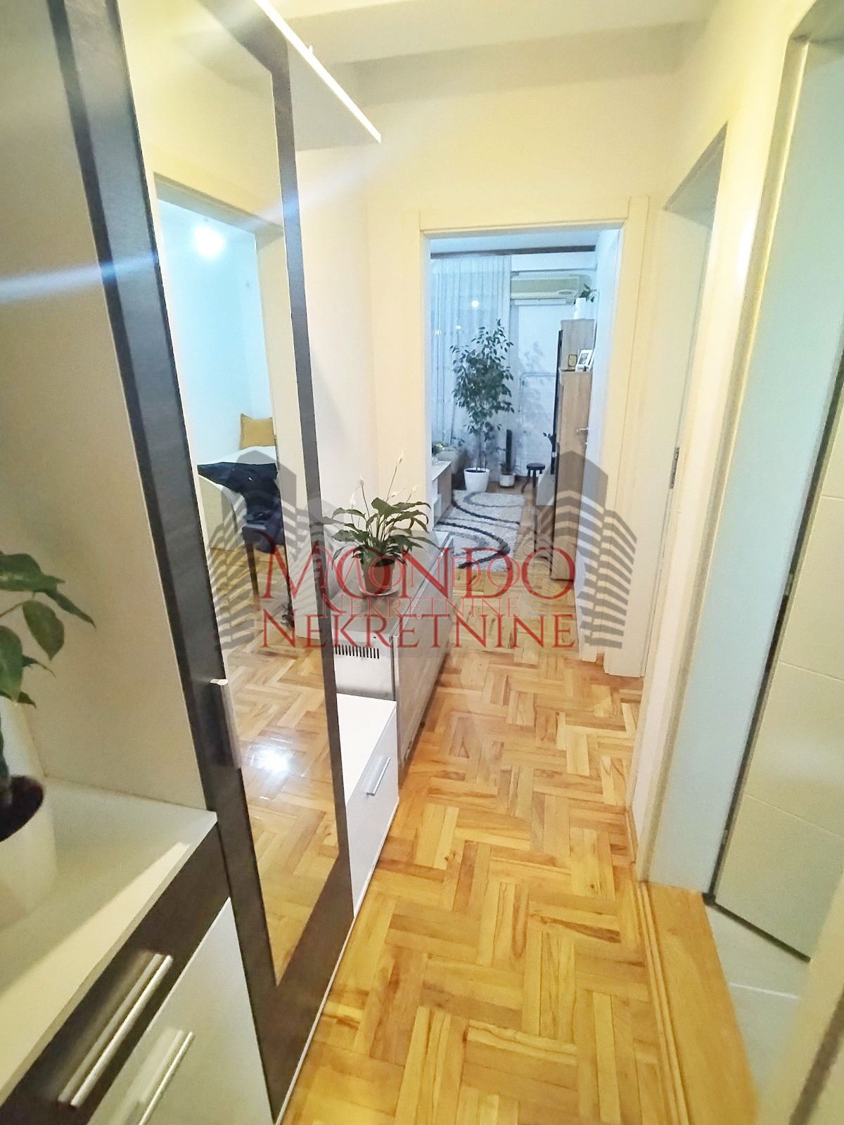 Jednoiposoban stan kod Čaira u  naselju “Vagres City”.