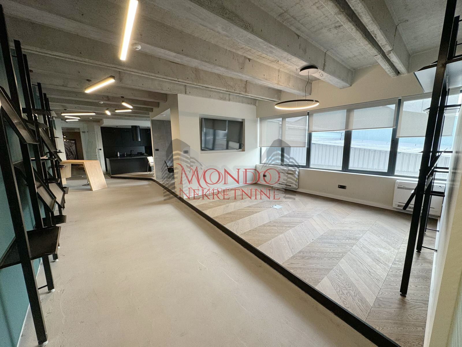 Izdaje se poslovni prostor u blizini Duvanske, parking