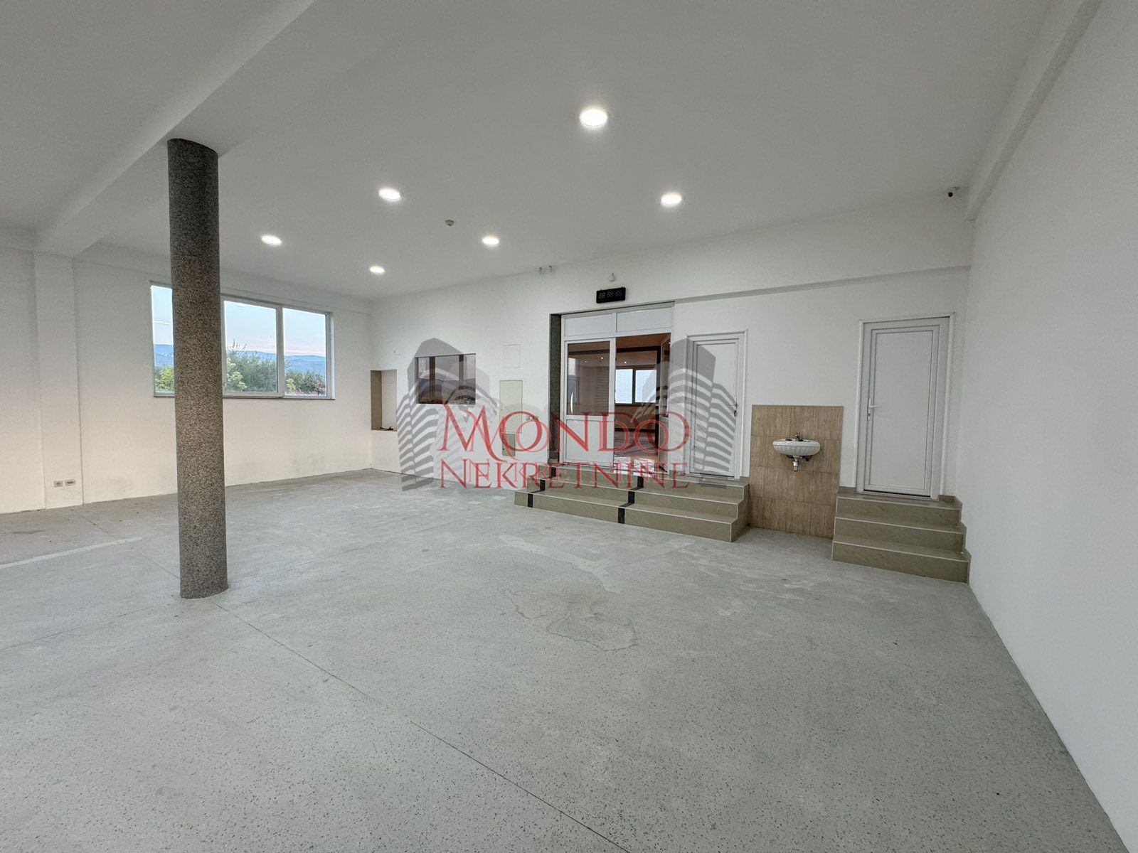 Izaje se hala sa kancelarijama na glavnom putu Leskovac-Vlasotince