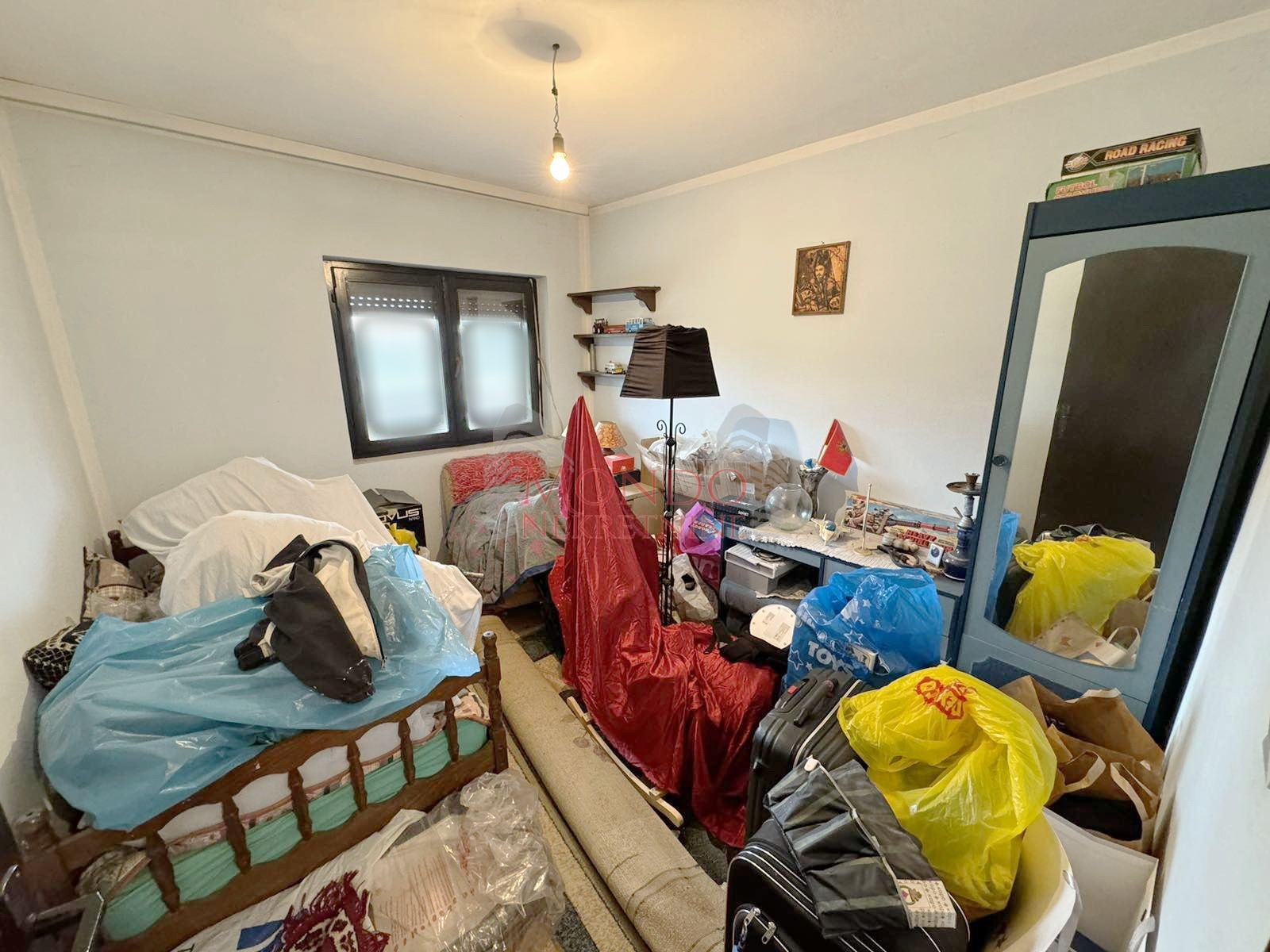 Na prodaju kuca sa poslovnim objektom u Donjem Komrenu na glavnom putu