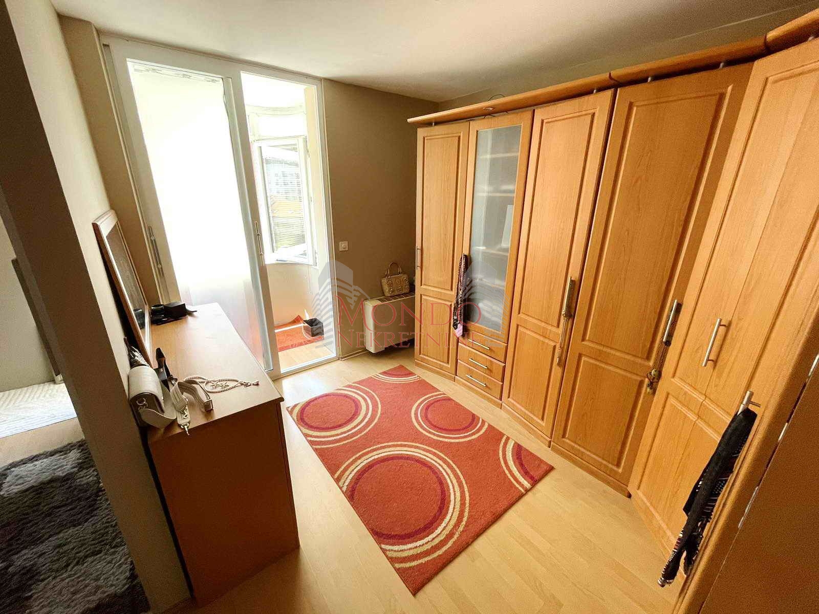 Četvorosoban stan u magodnu, renoviran, cg, Niš