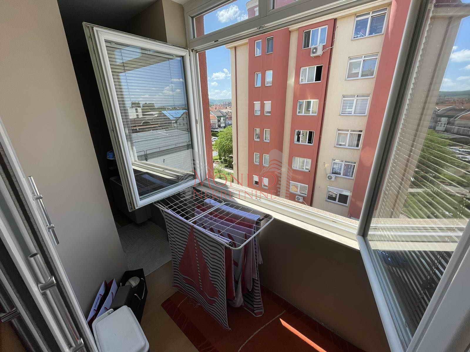 Četvorosoban stan u magodnu, renoviran, cg, Niš