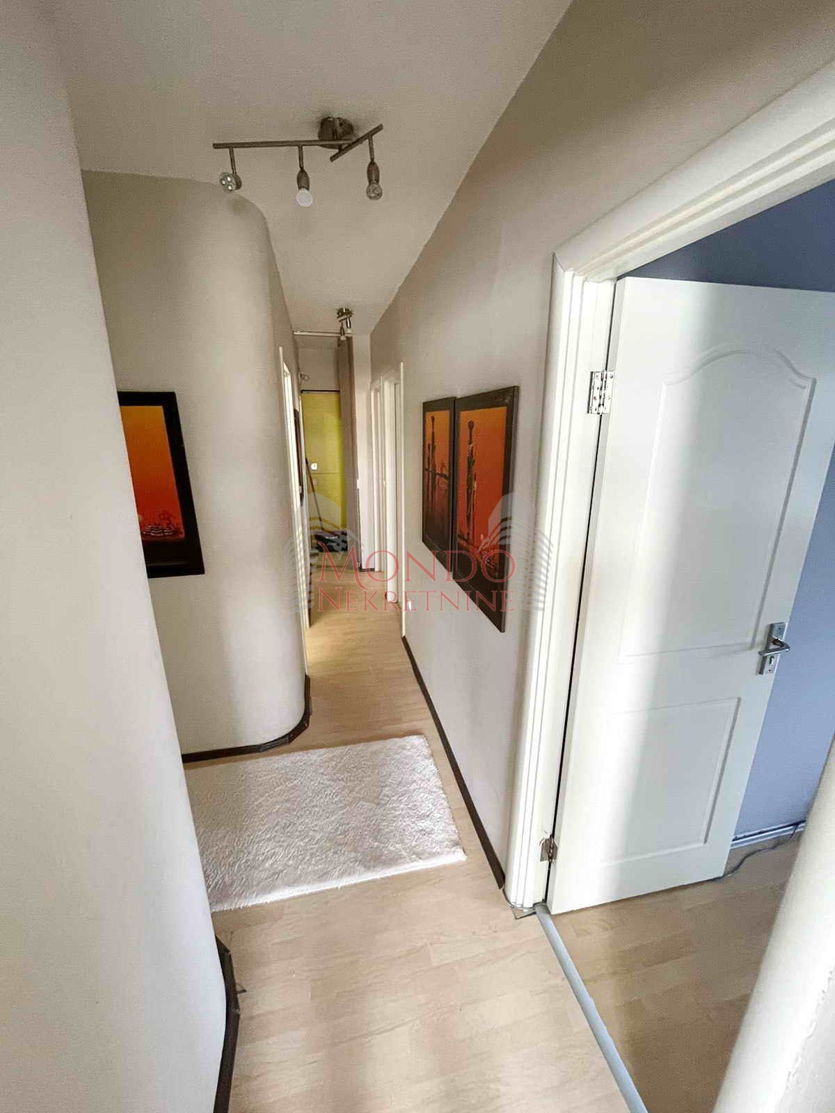 Četvorosoban stan u magodnu, renoviran, cg, Niš