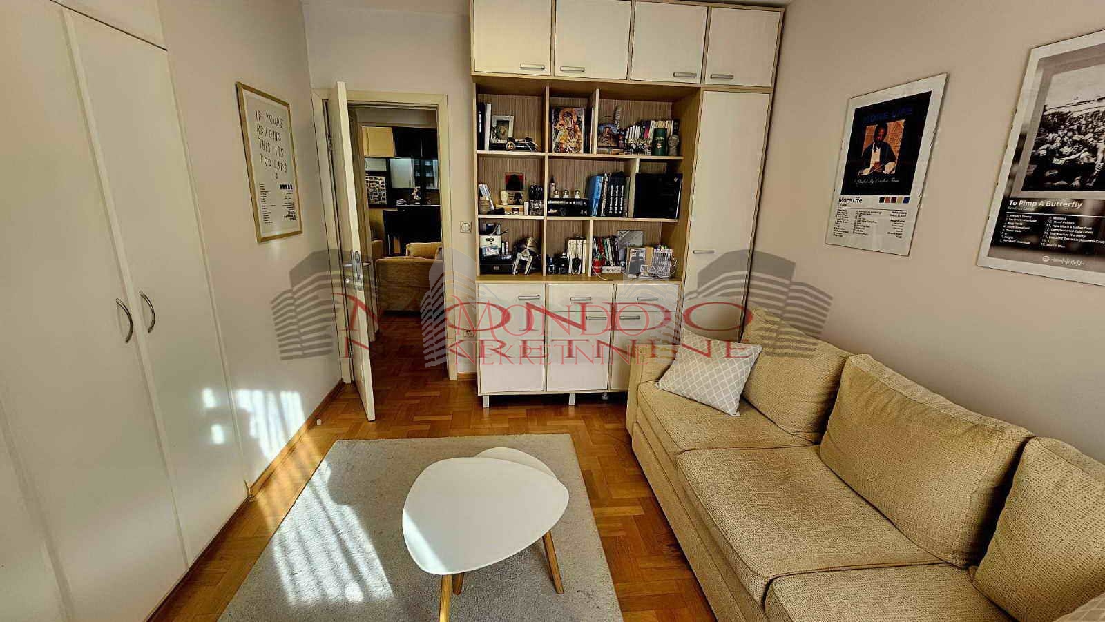 Trosoban stan 78m2 u poslovnom komplesu Magdon.