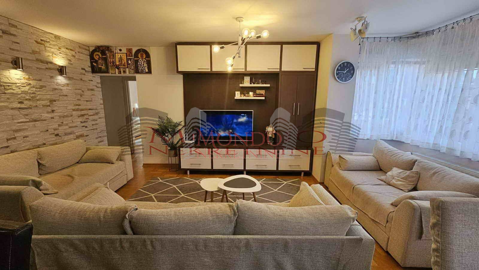 Trosoban stan 78m2 u poslovnom komplesu Magdon.