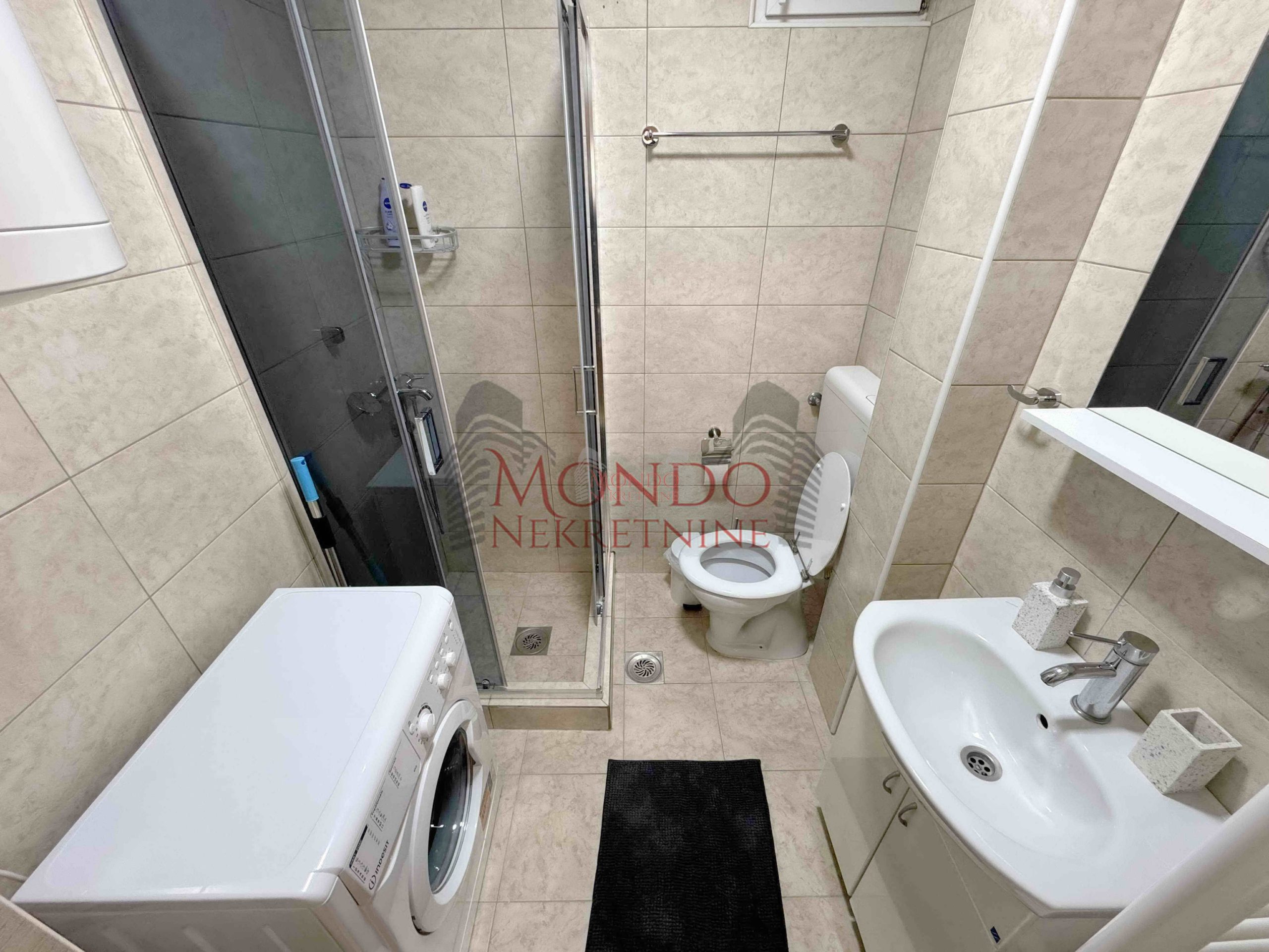 Dvosoban stan na Crvenom pevcu kod Anton pekare