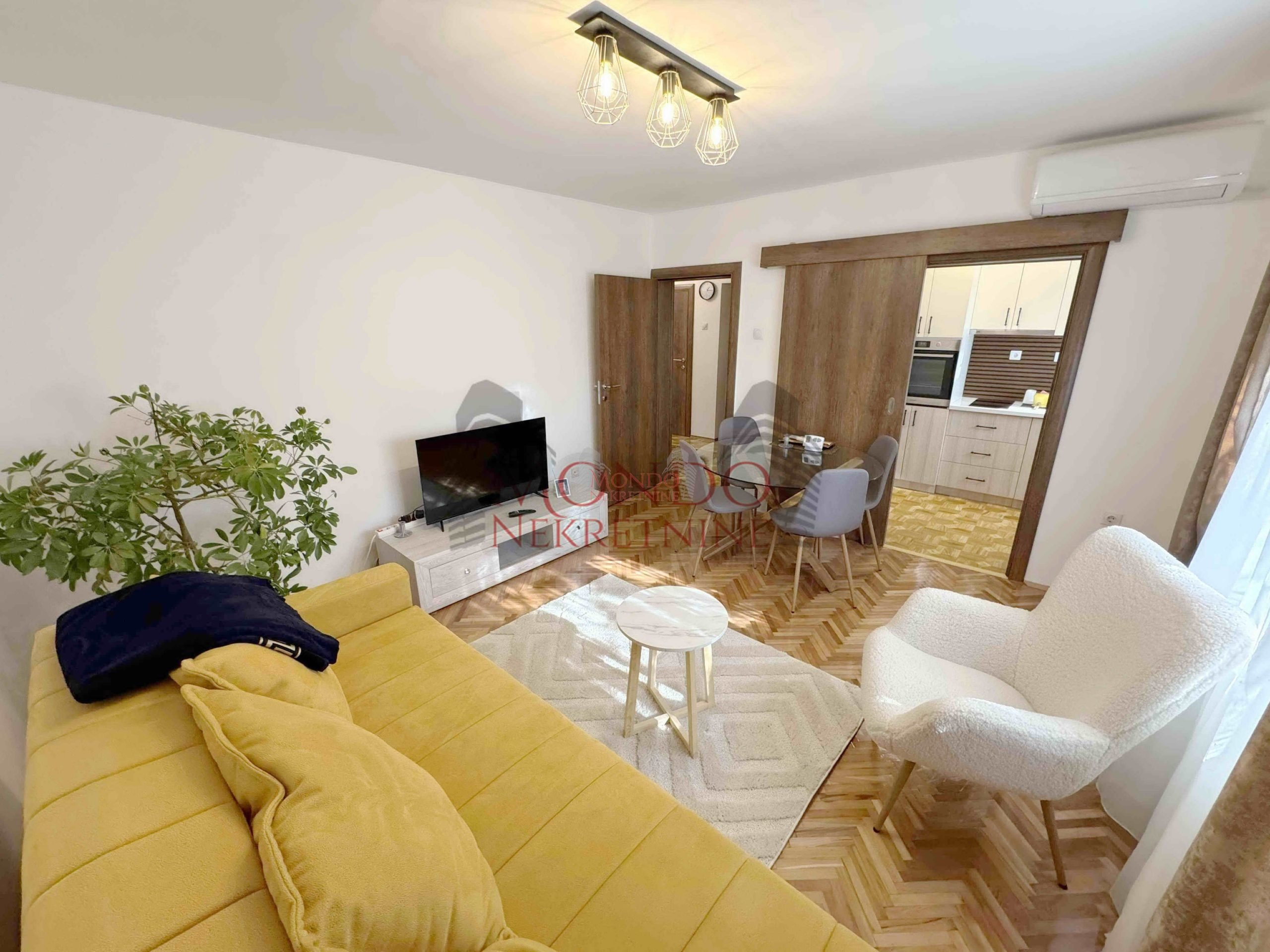 Dvosoban stan na Crvenom pevcu kod Anton pekare