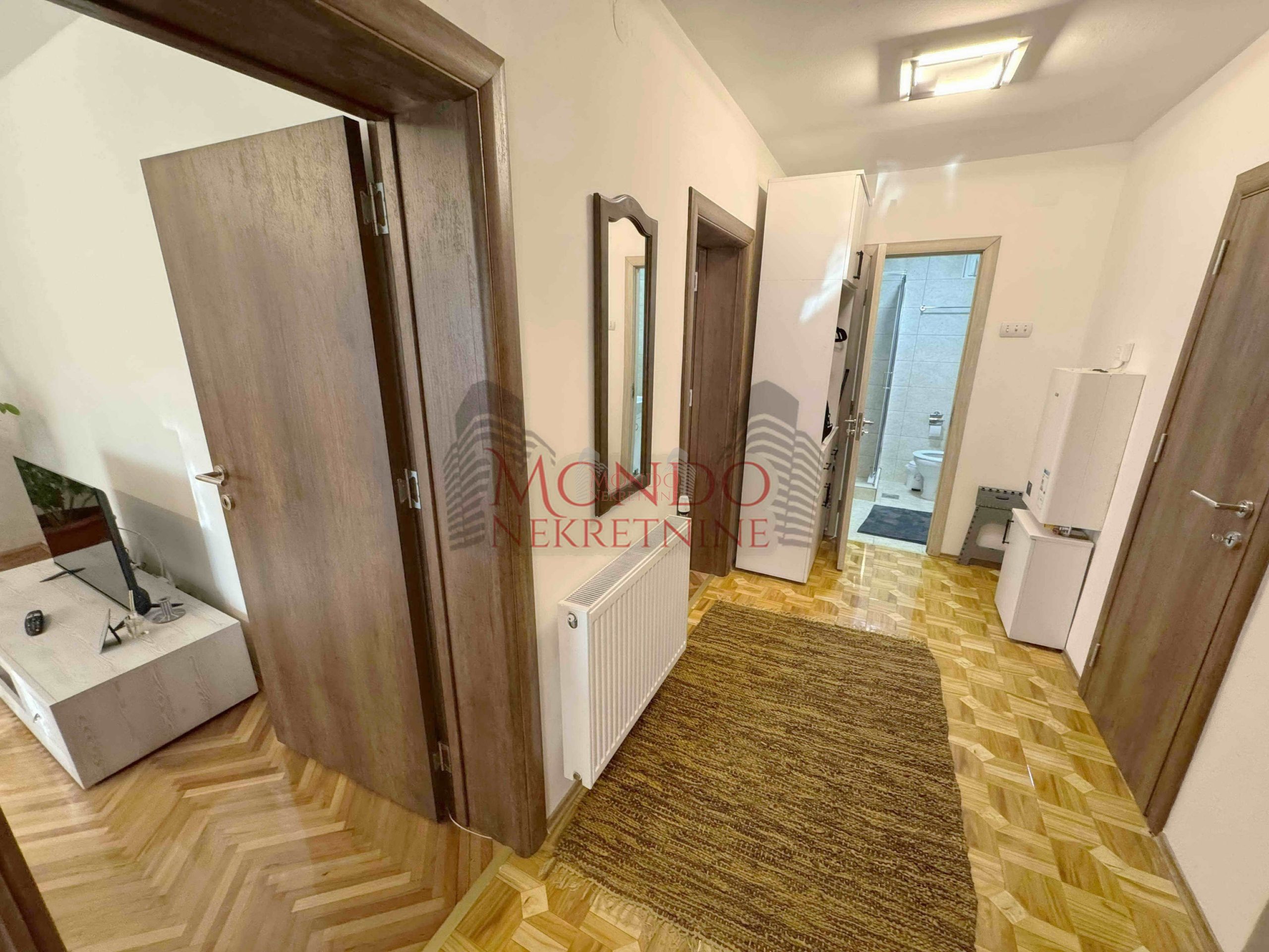 Dvosoban stan na Crvenom pevcu kod Anton pekare