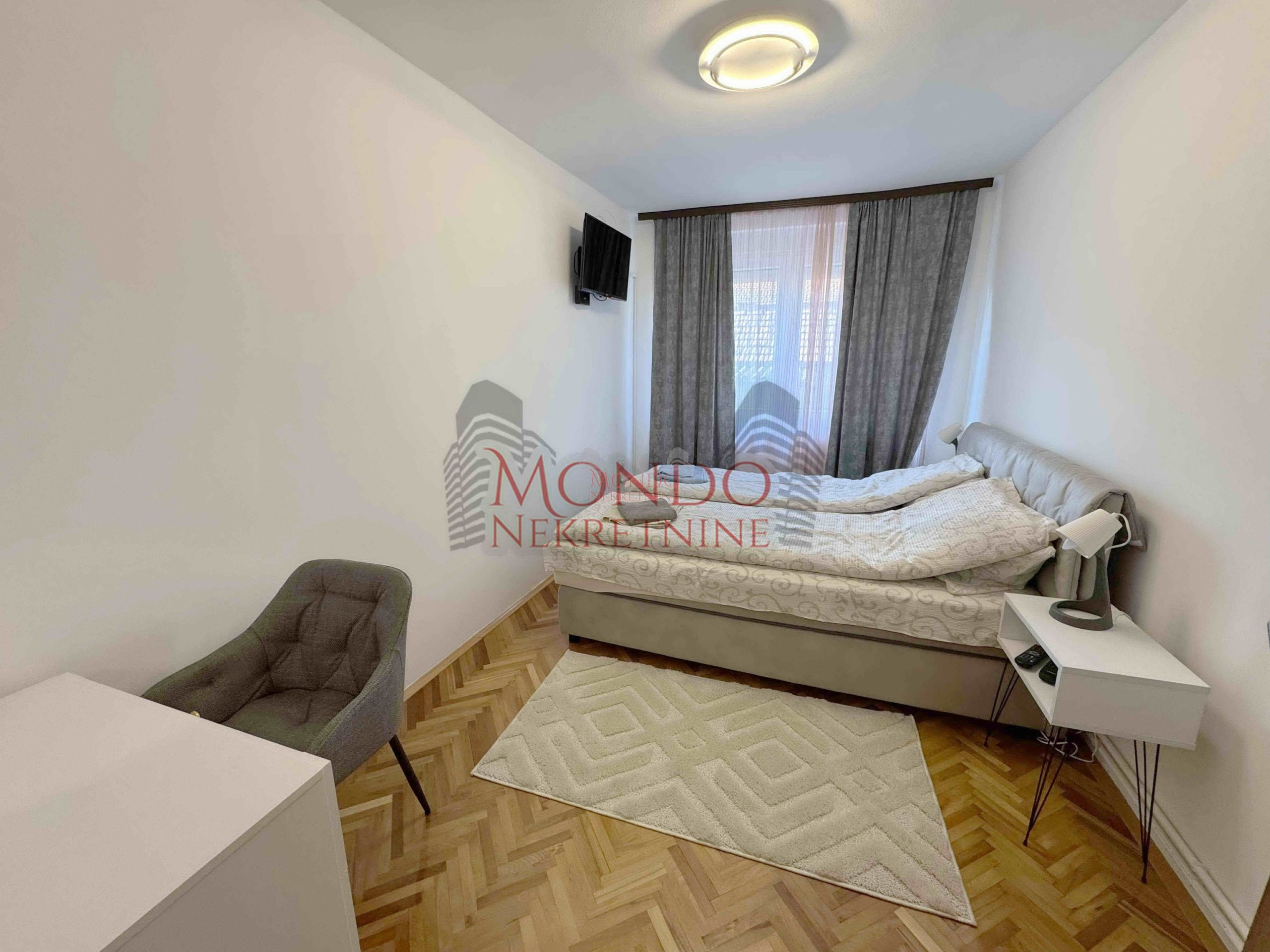 Dvosoban stan na Crvenom pevcu kod Anton pekare