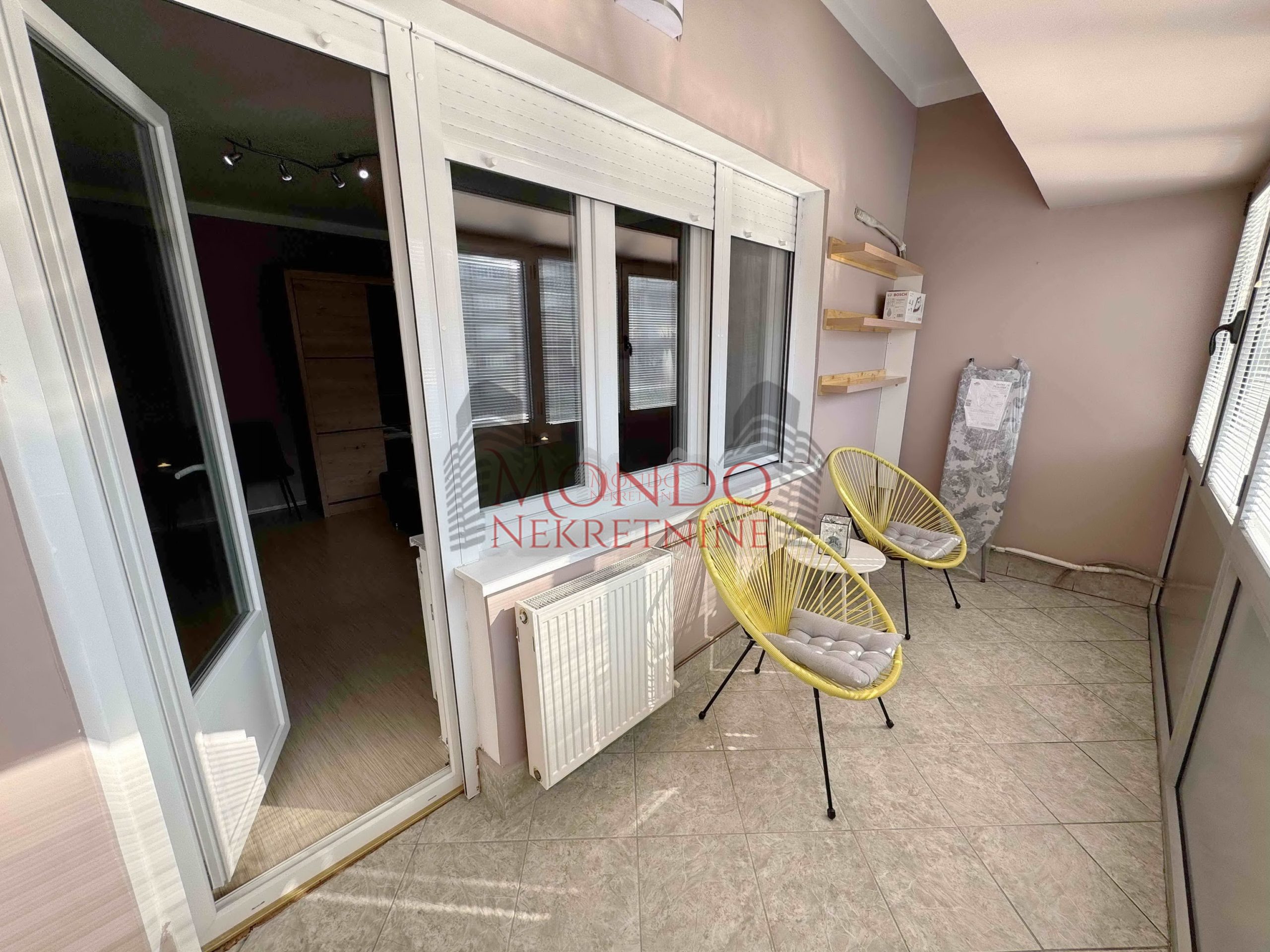 Dvosoban stan u samom centru grada, Trg Pavla Stojkovica