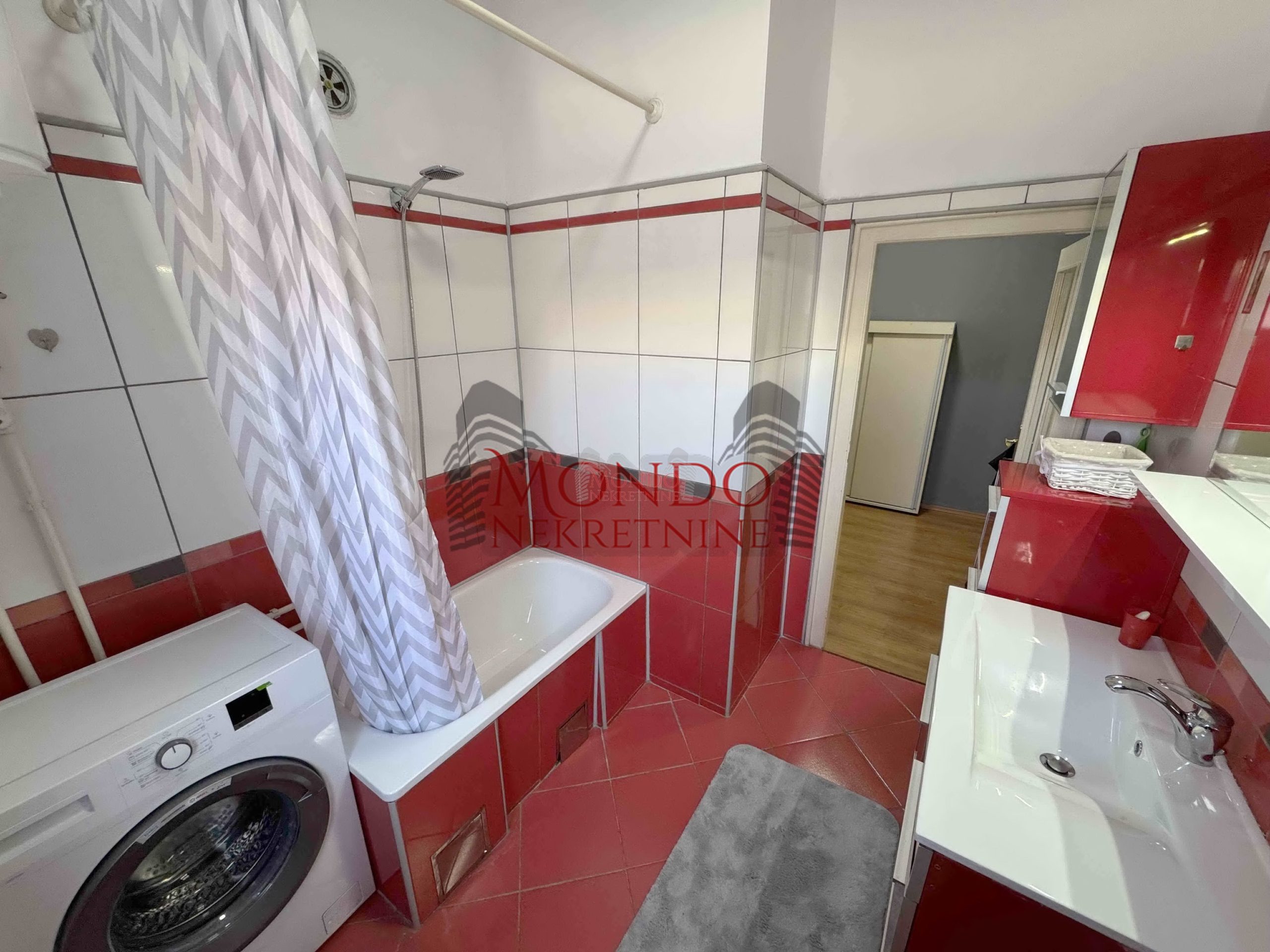 Dvosoban stan u samom centru grada, Trg Pavla Stojkovica