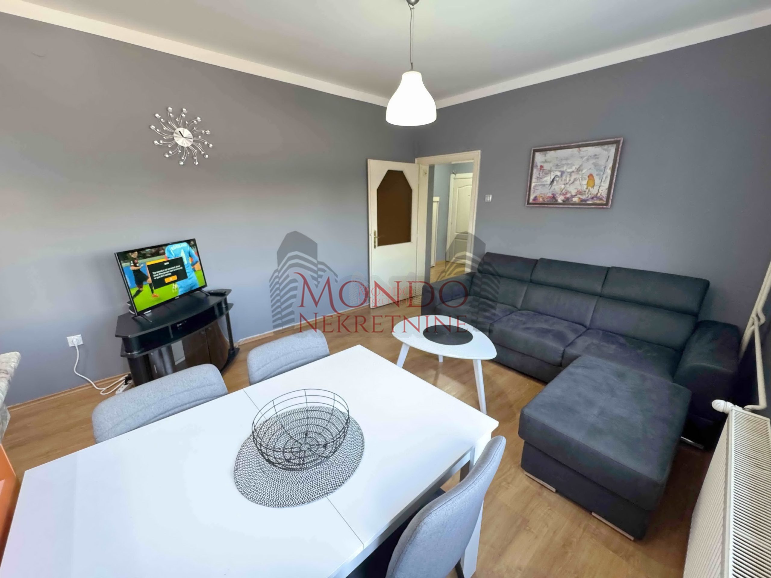 Dvosoban stan u samom centru grada, Trg Pavla Stojkovica