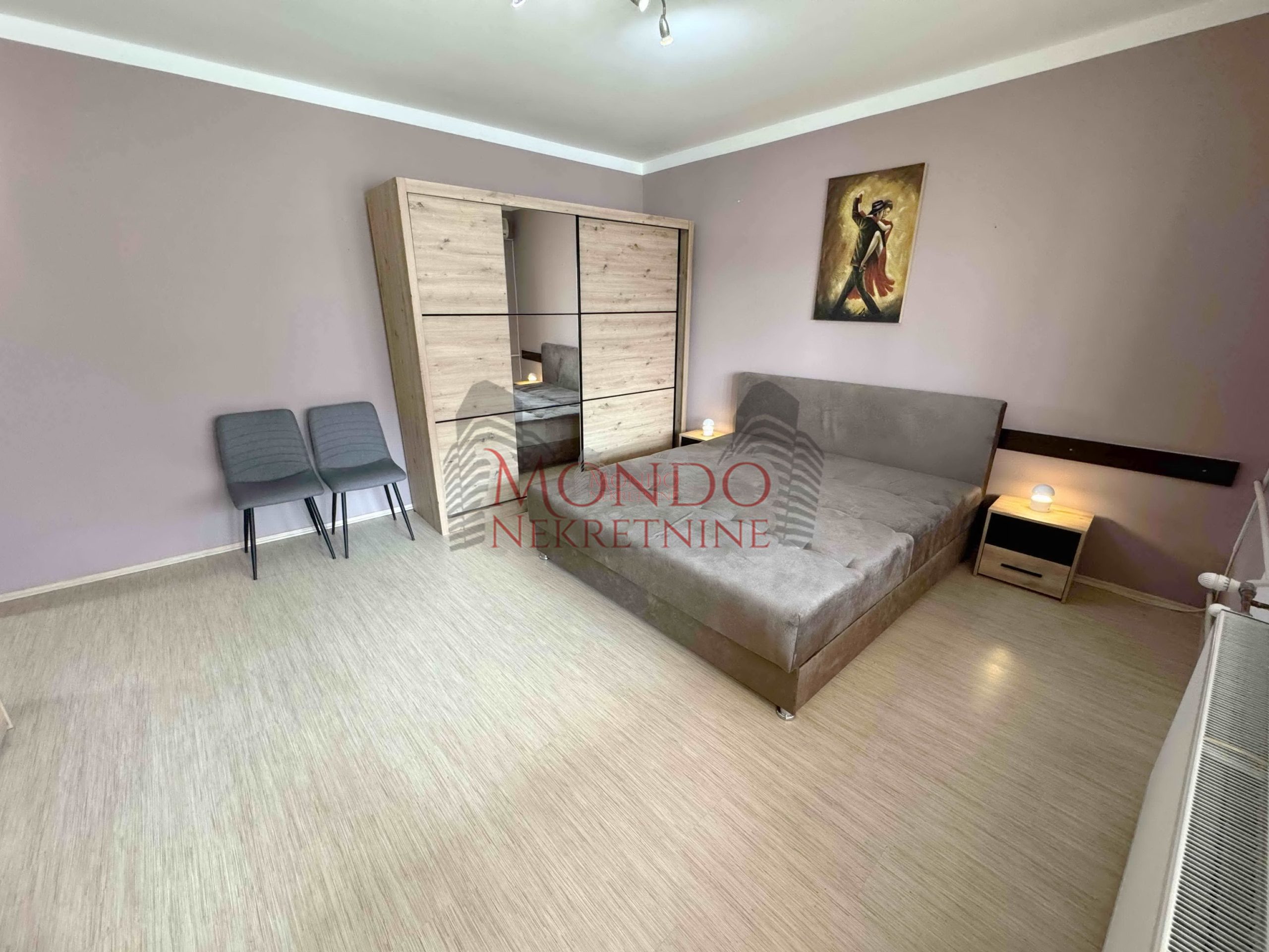 Dvosoban stan u samom centru grada, Trg Pavla Stojkovica