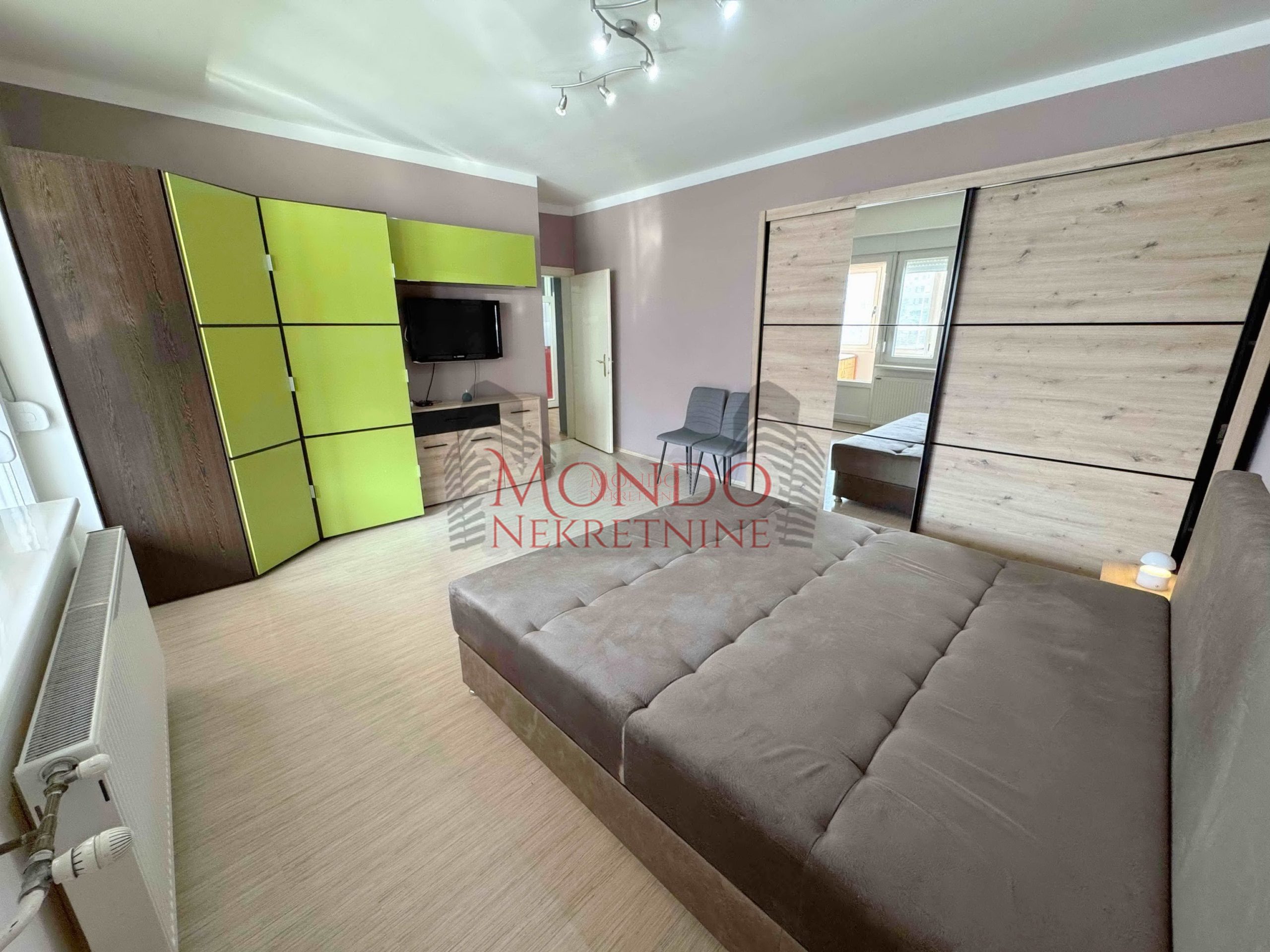 Dvosoban stan u samom centru grada, Trg Pavla Stojkovica