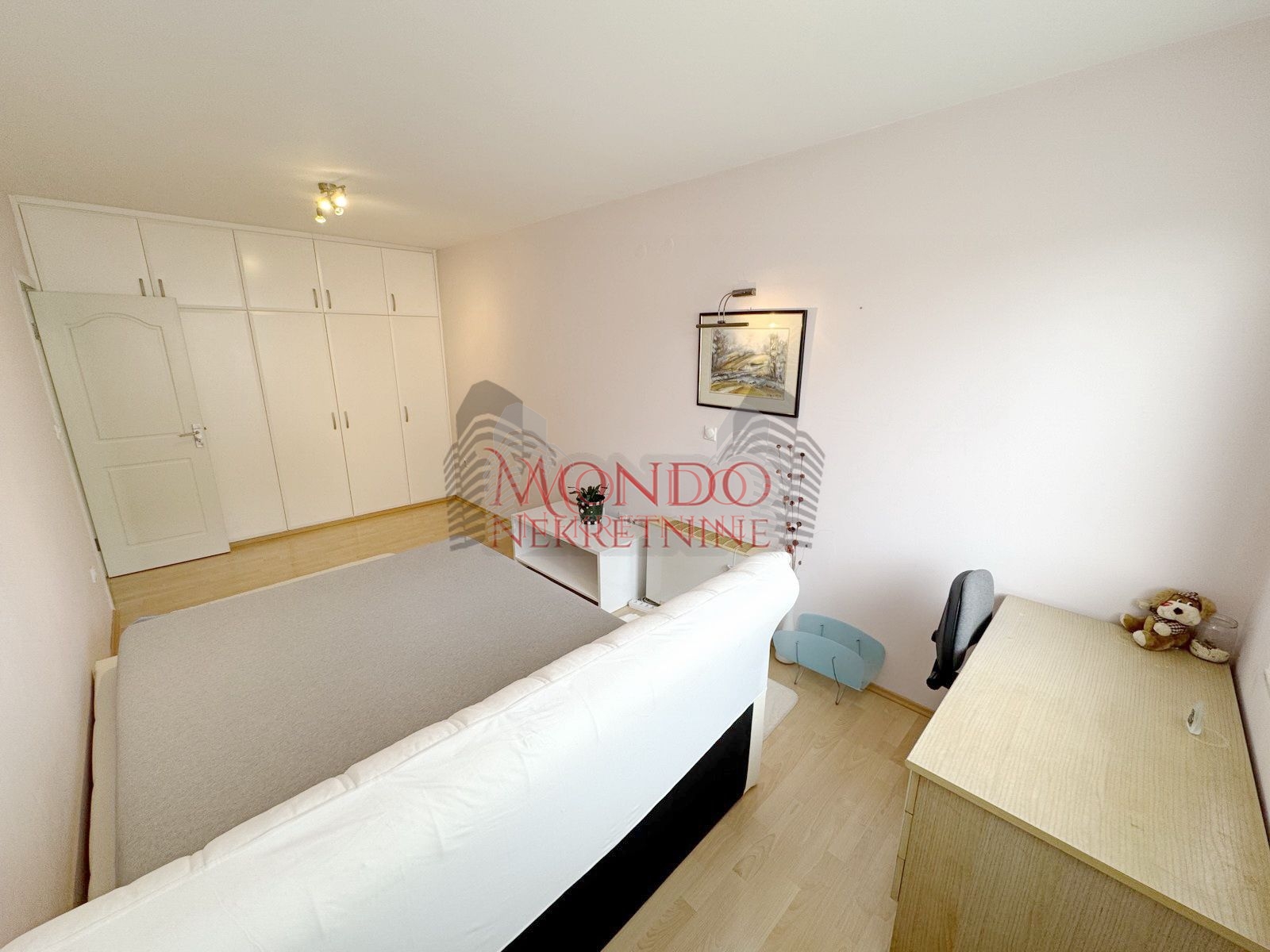 Jednoiposoban stan u Duvanistu, Magdon