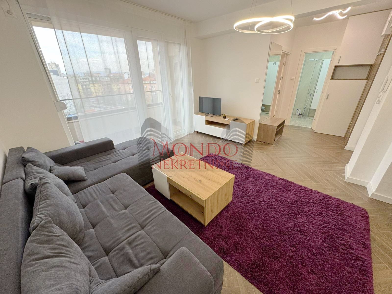 Jednoiposoban stan kod parka Cair preko puta Hale, novogradnja