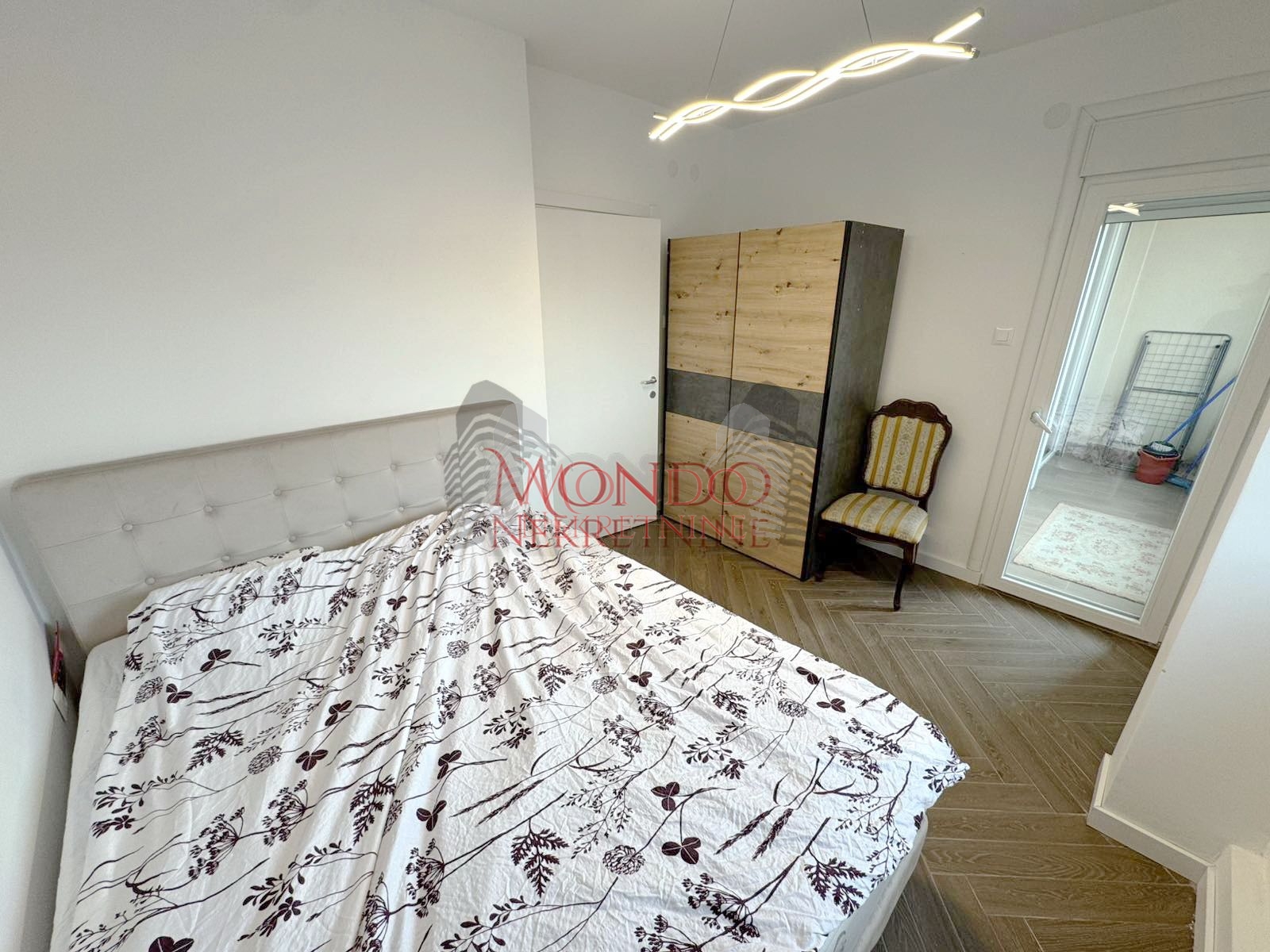 Jednoiposoban stan kod parka Cair preko puta Hale, novogradnja