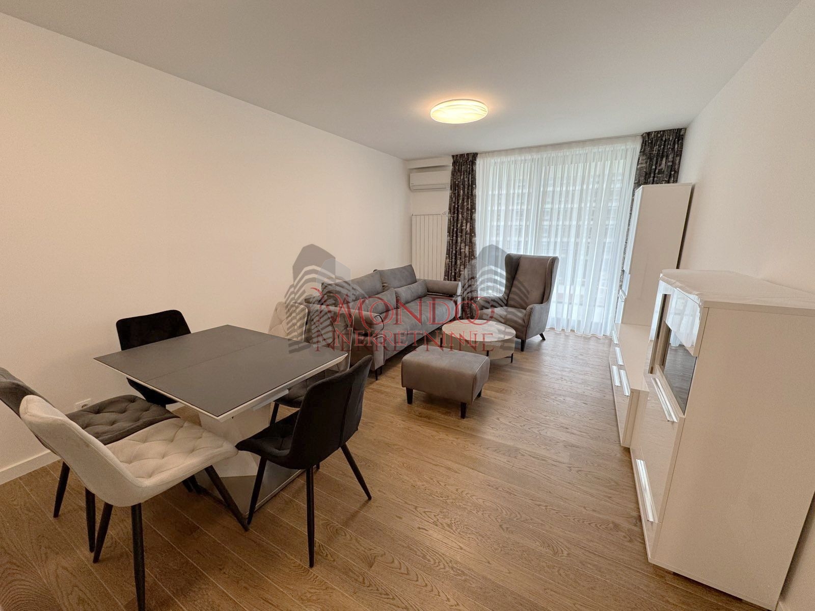 Trosoban opremljen stan u Delta Residence, neuseljavan