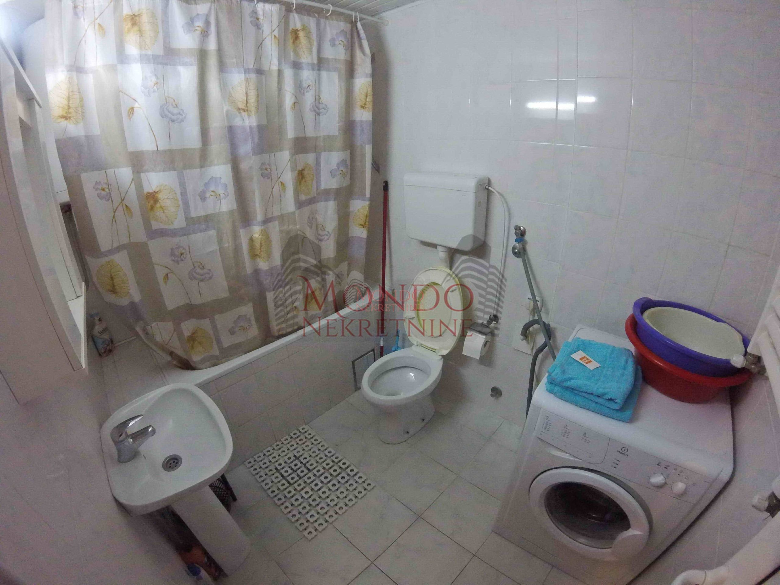 Trosoban stan u centru grada kod Dusanovog bazara, novogradnja!