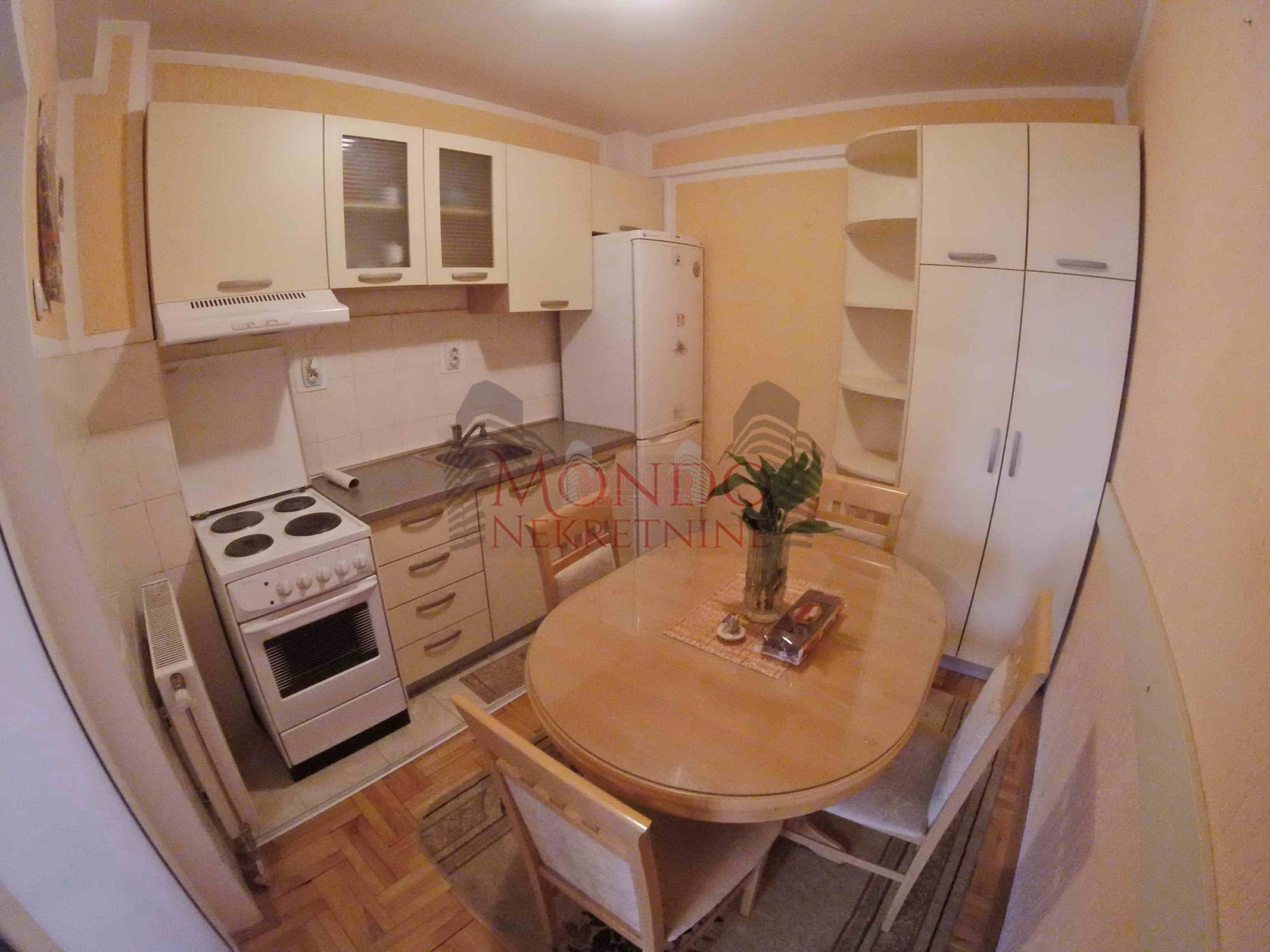 Trosoban stan u centru grada kod Dusanovog bazara, novogradnja!