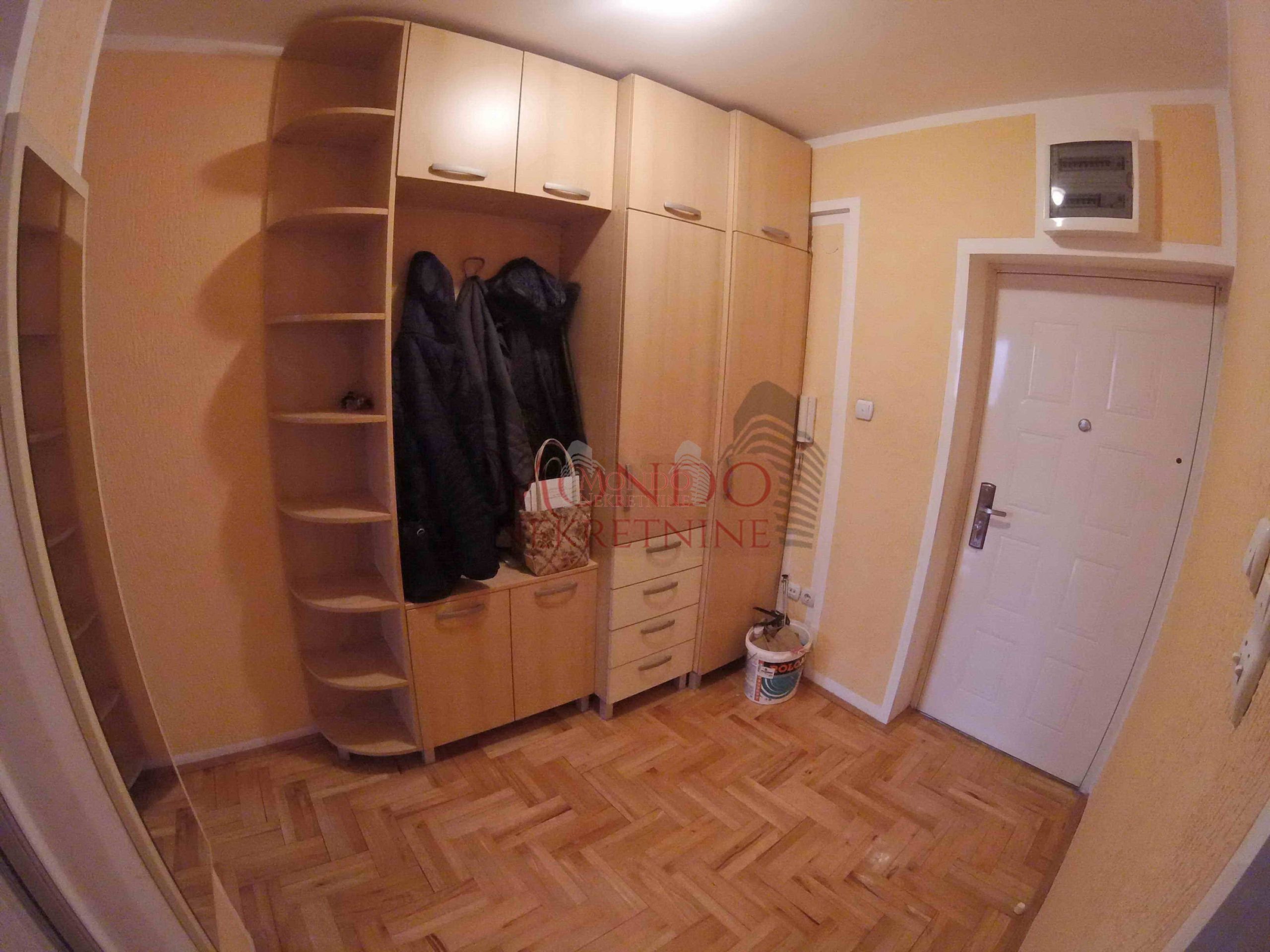 Trosoban stan u centru grada kod Dusanovog bazara, novogradnja!