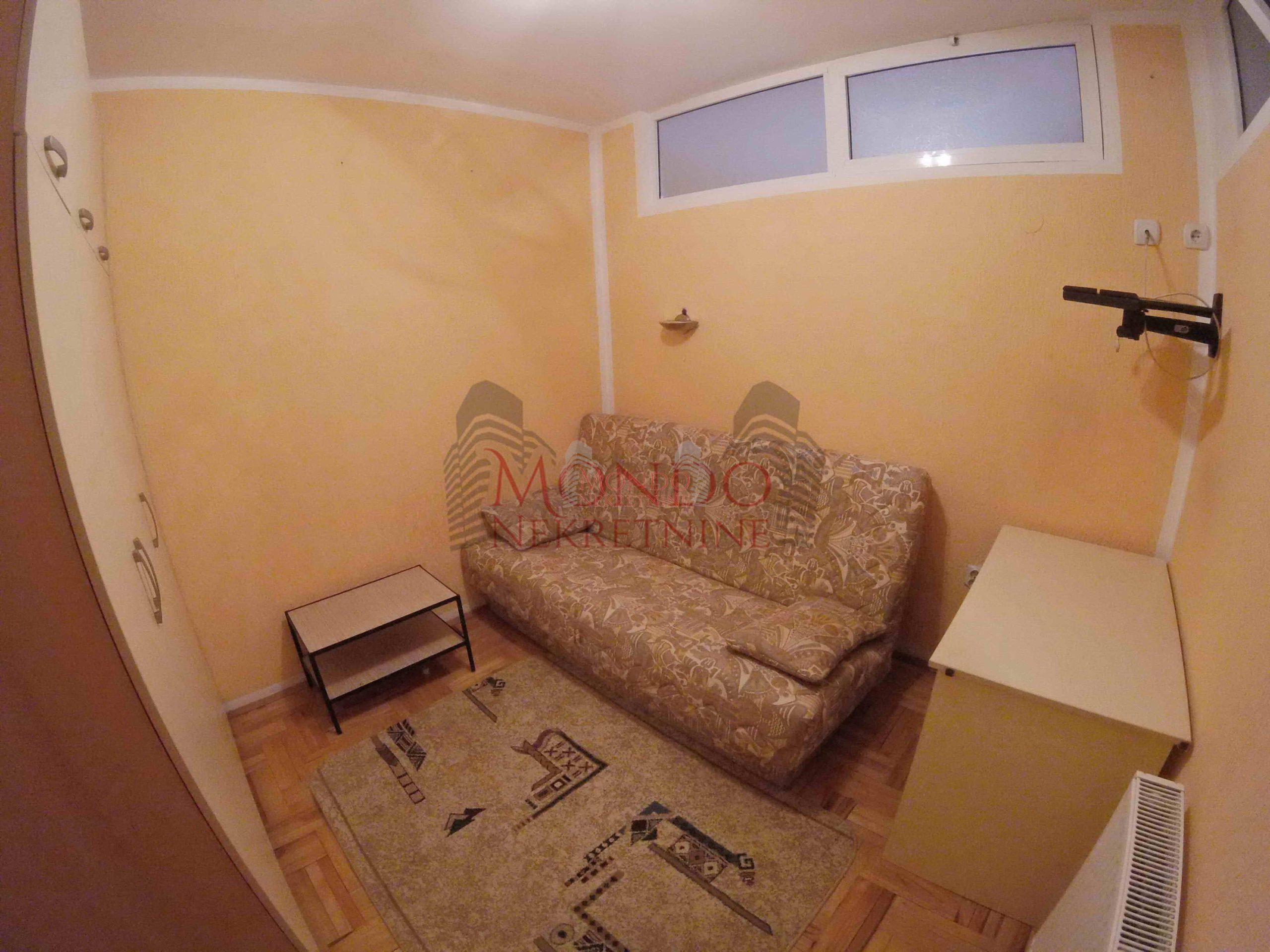 Trosoban stan u centru grada kod Dusanovog bazara, novogradnja!