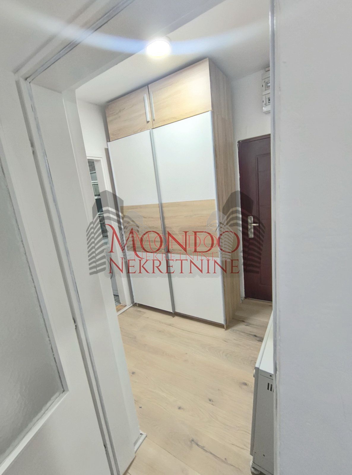 Dvosoban stan na Cvenom pevcu.