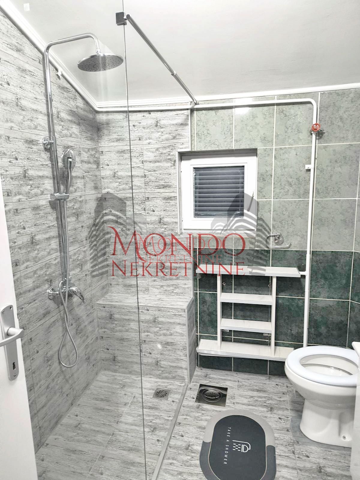 Dvosoban stan na Cvenom pevcu.