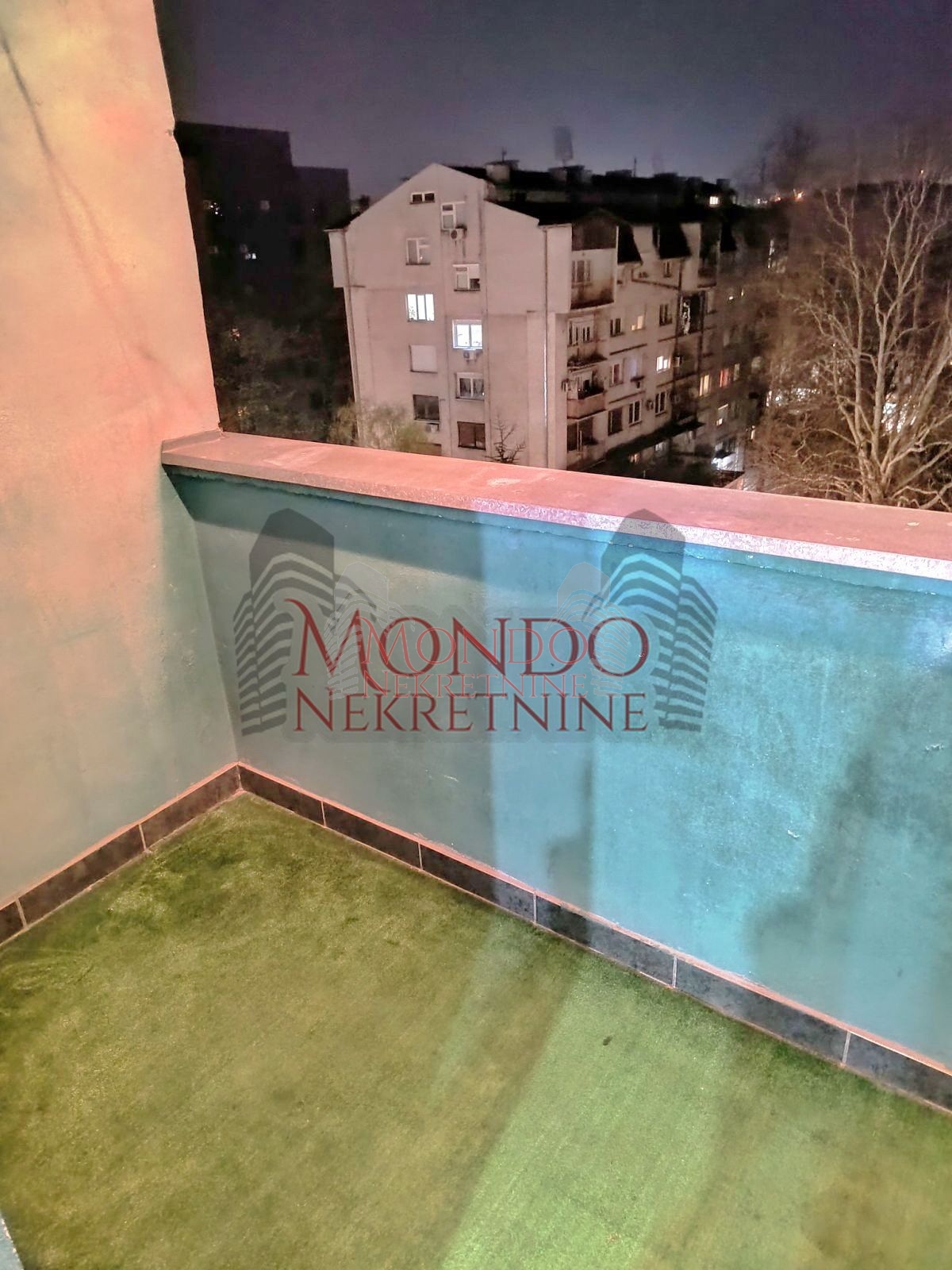 Dvosoban stan na Cvenom pevcu.