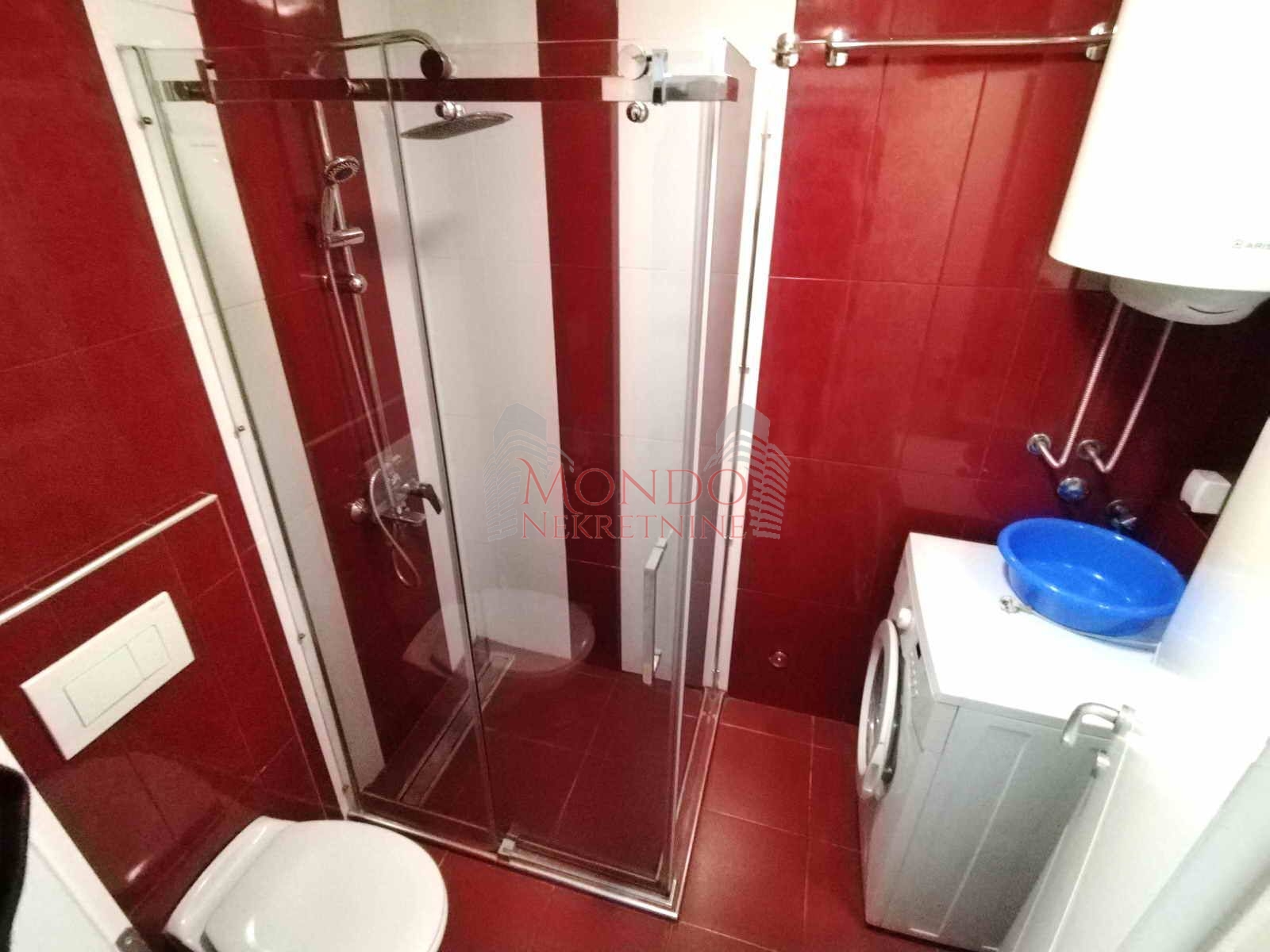 Jednoiposoban nov stan na Bulevaru Nemanjića