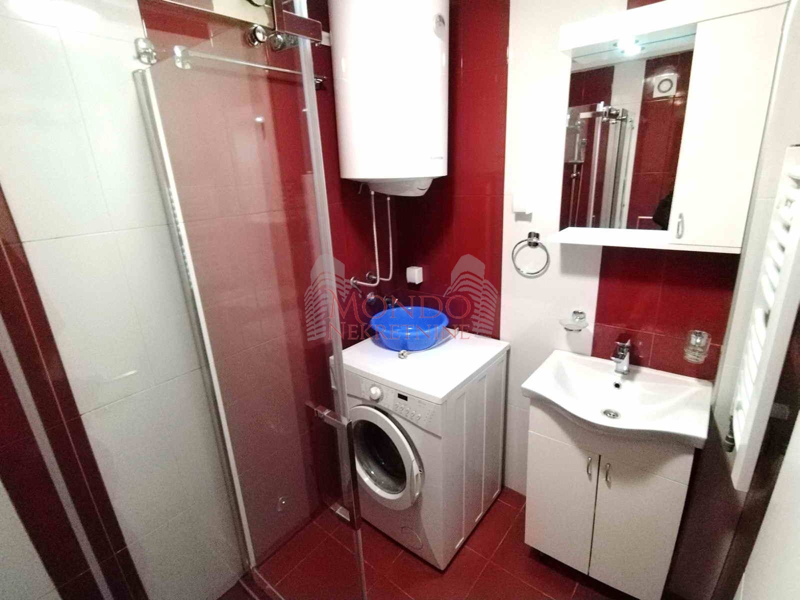 Jednoiposoban nov stan na Bulevaru Nemanjića