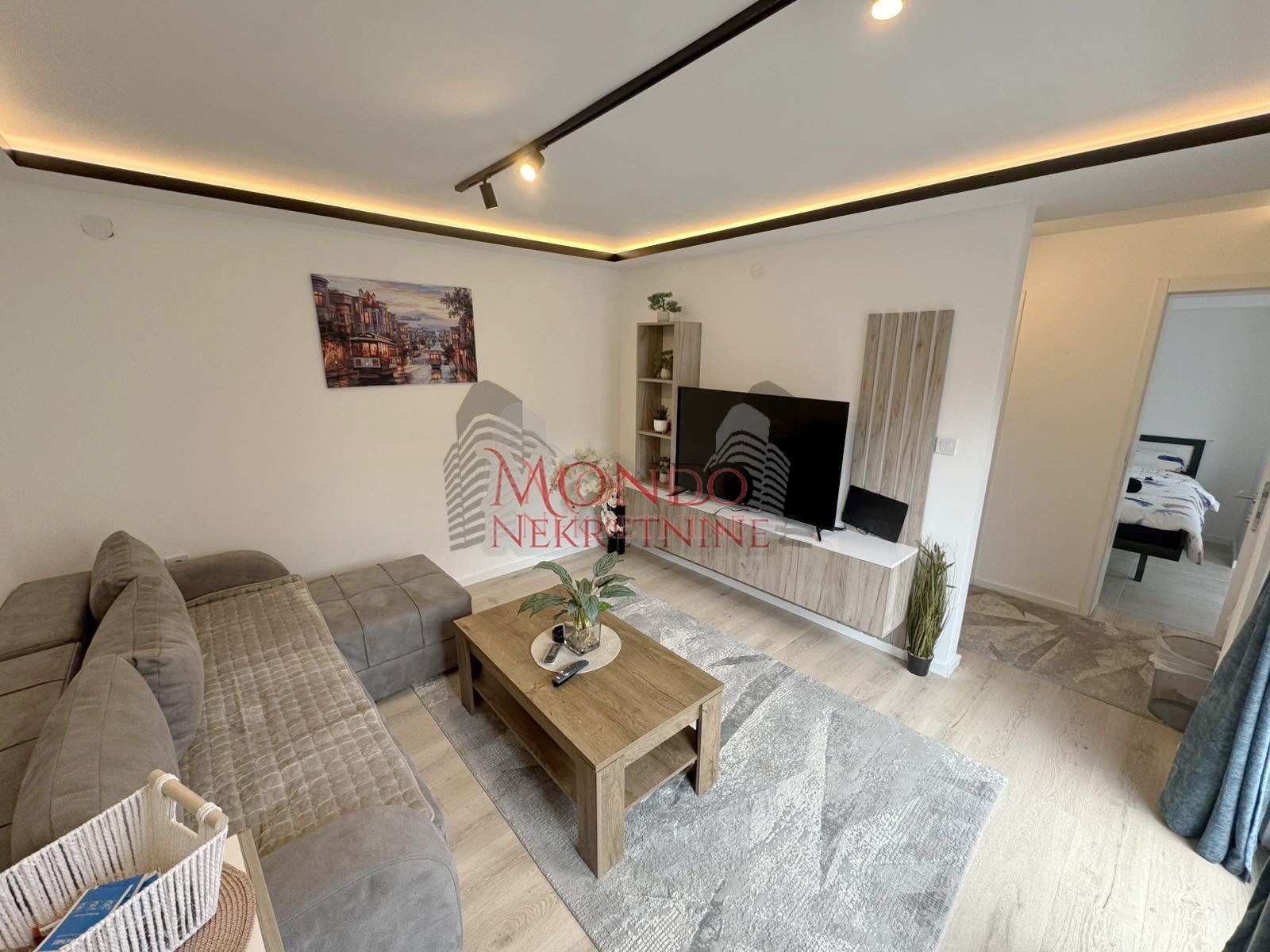 Jednoiposoban stan na Trosarini, novogradnja u plizini restorana Paris