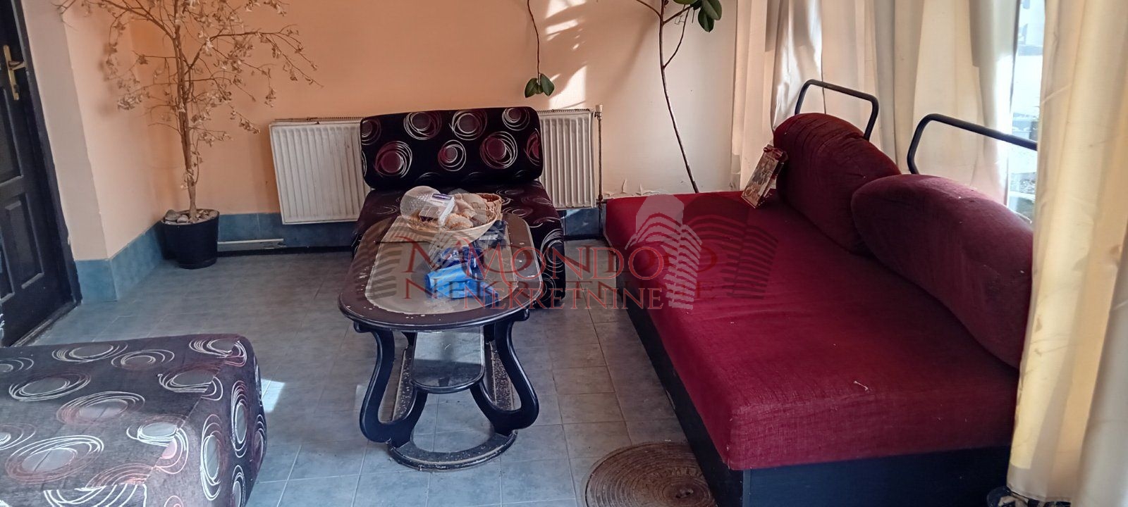 Izdaje se hotel na Camurlijskom putu.