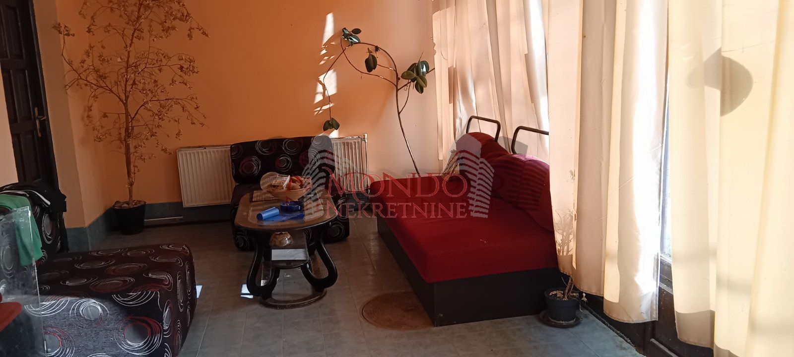 Izdaje se hotel na Camurlijskom putu.