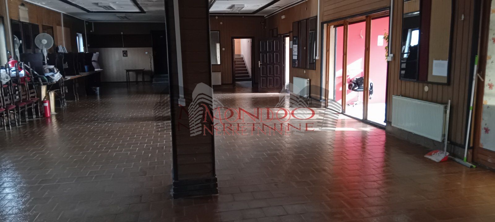 Izdaje se hotel na Camurlijskom putu.