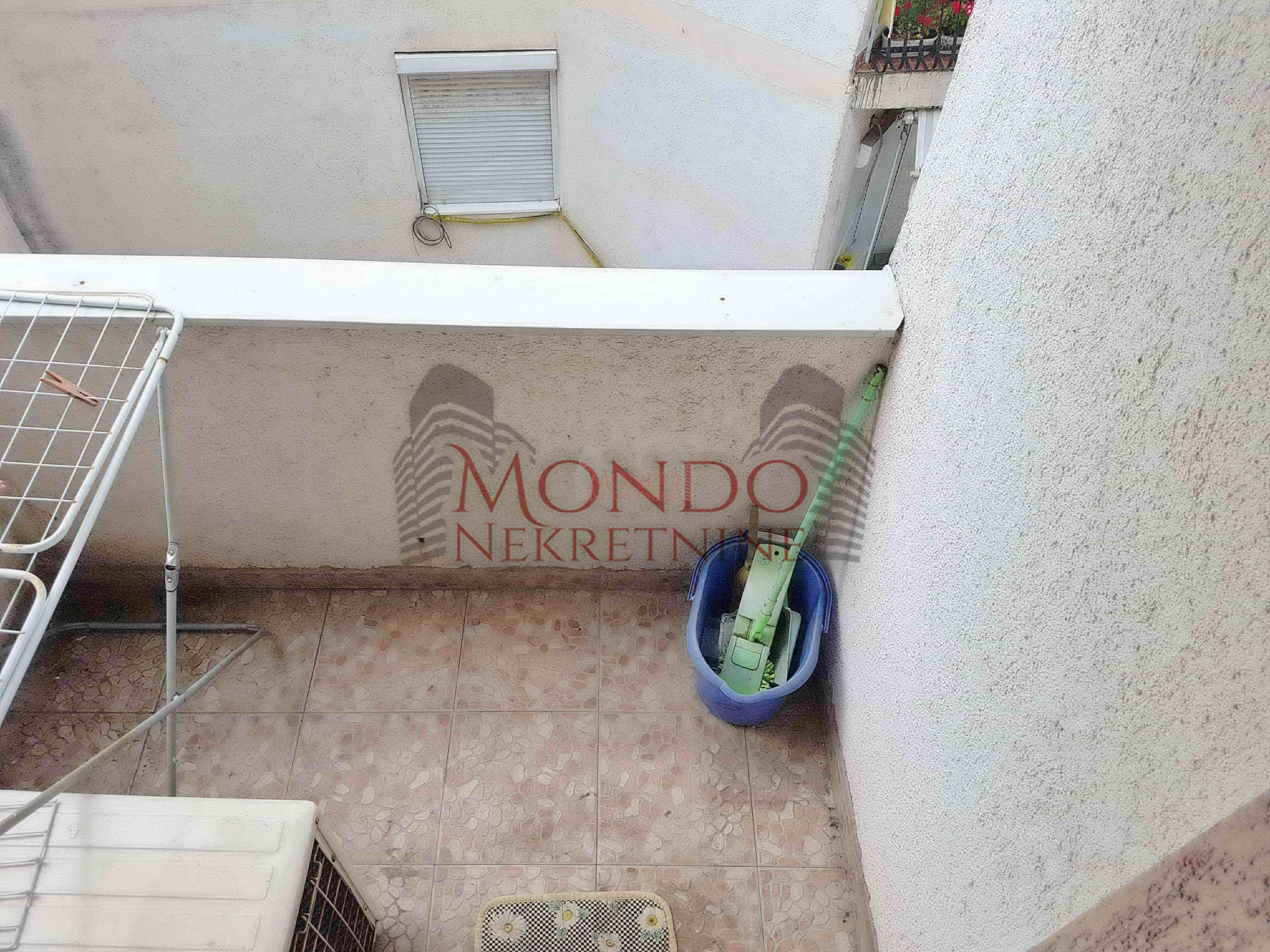 Dvosoban stan na Crvenom pevcu