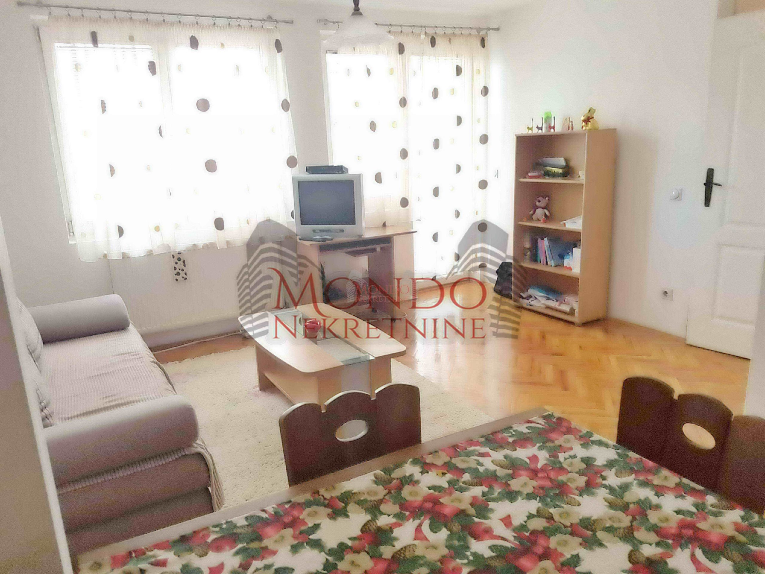 Dvosoban stan na Crvenom pevcu