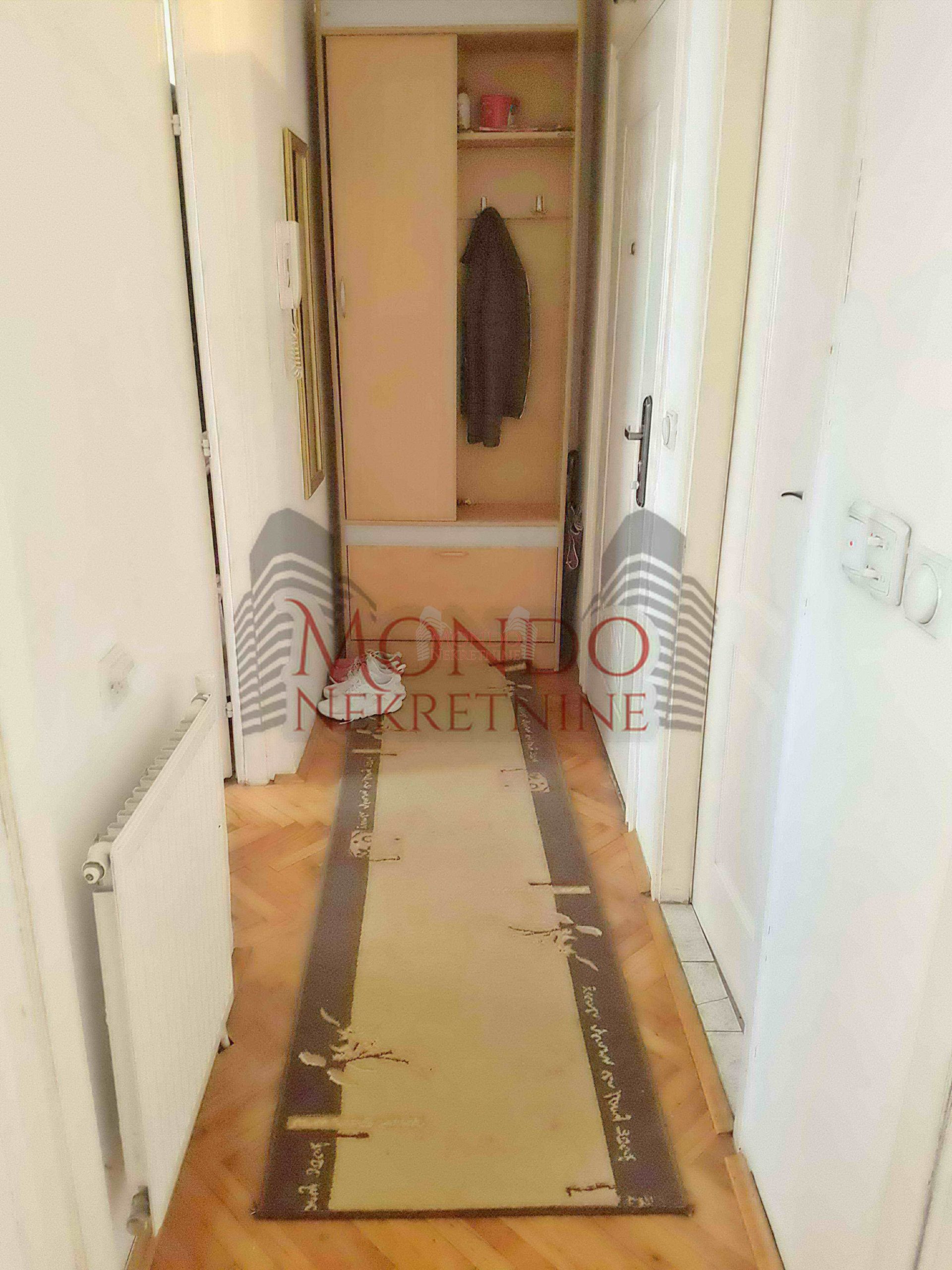 Dvosoban stan na Crvenom pevcu