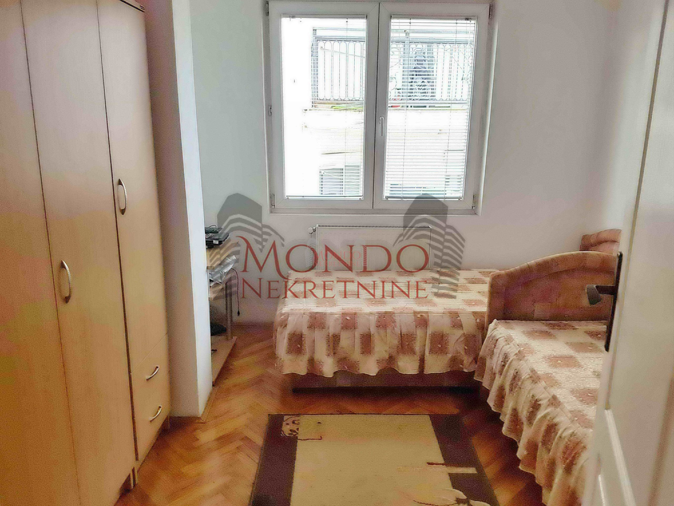 Dvosoban stan na Crvenom pevcu