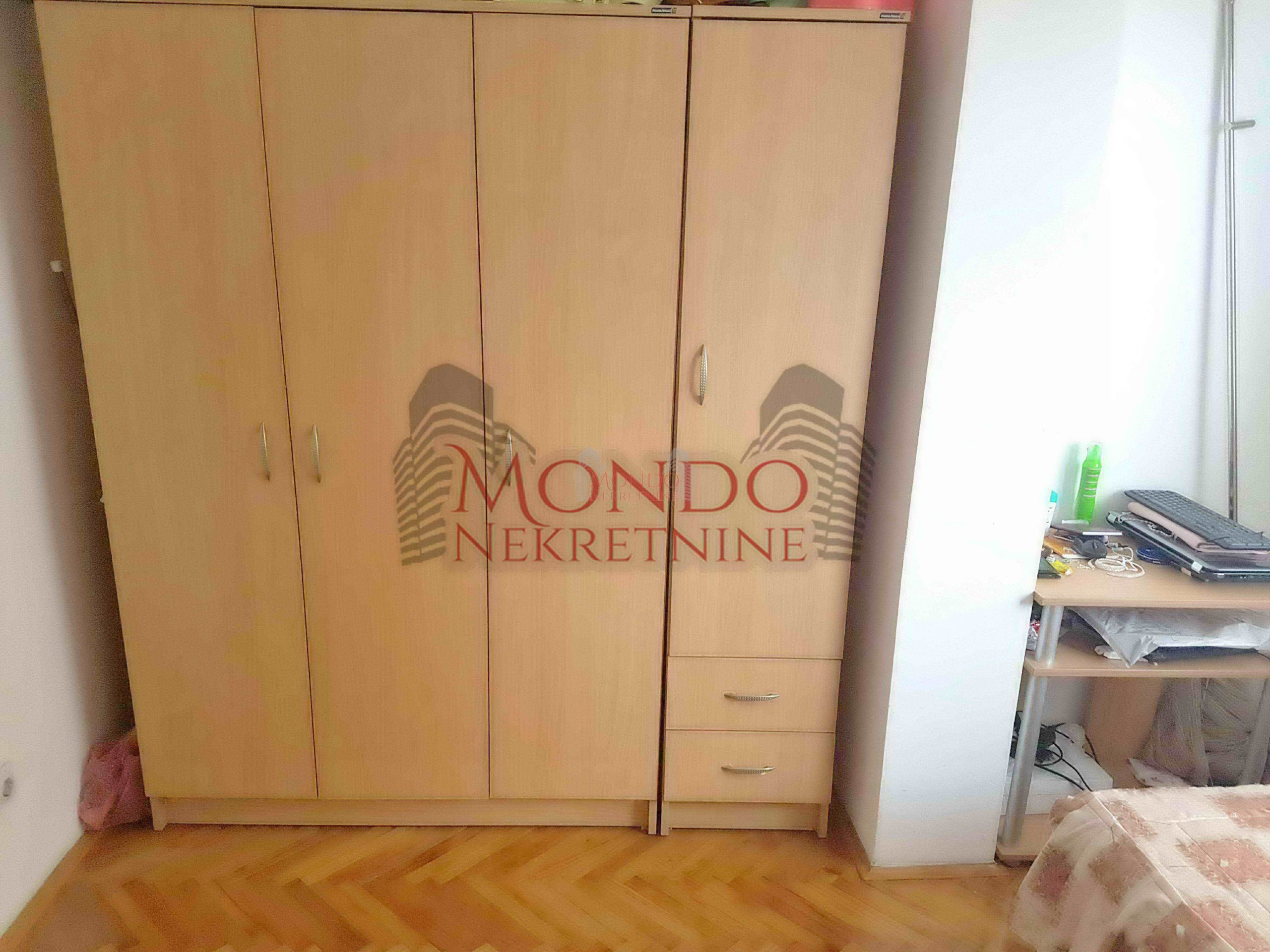 Dvosoban stan na Crvenom pevcu