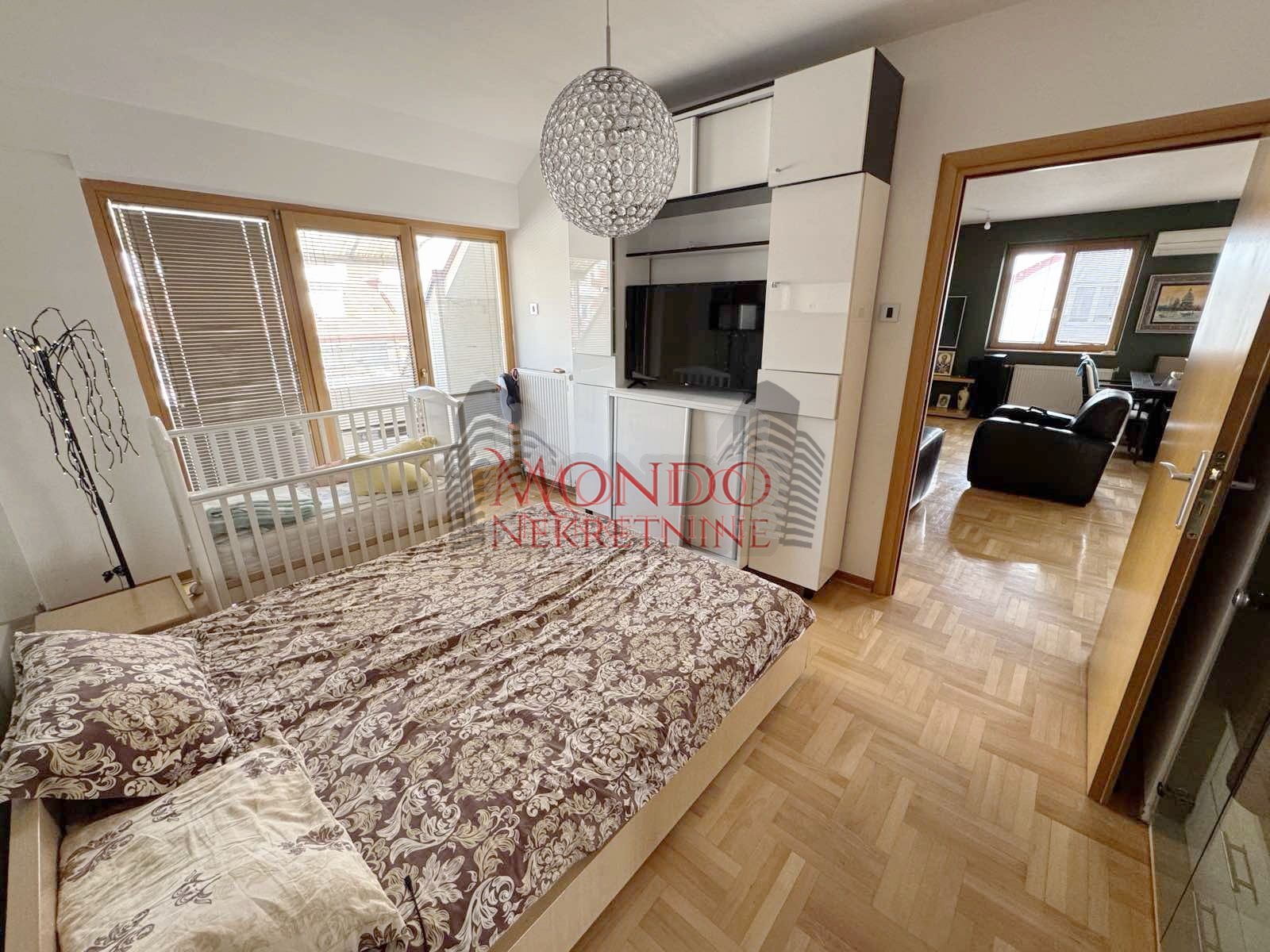 Dvosoban konforan stan u Duvanistu sa velikom terasom