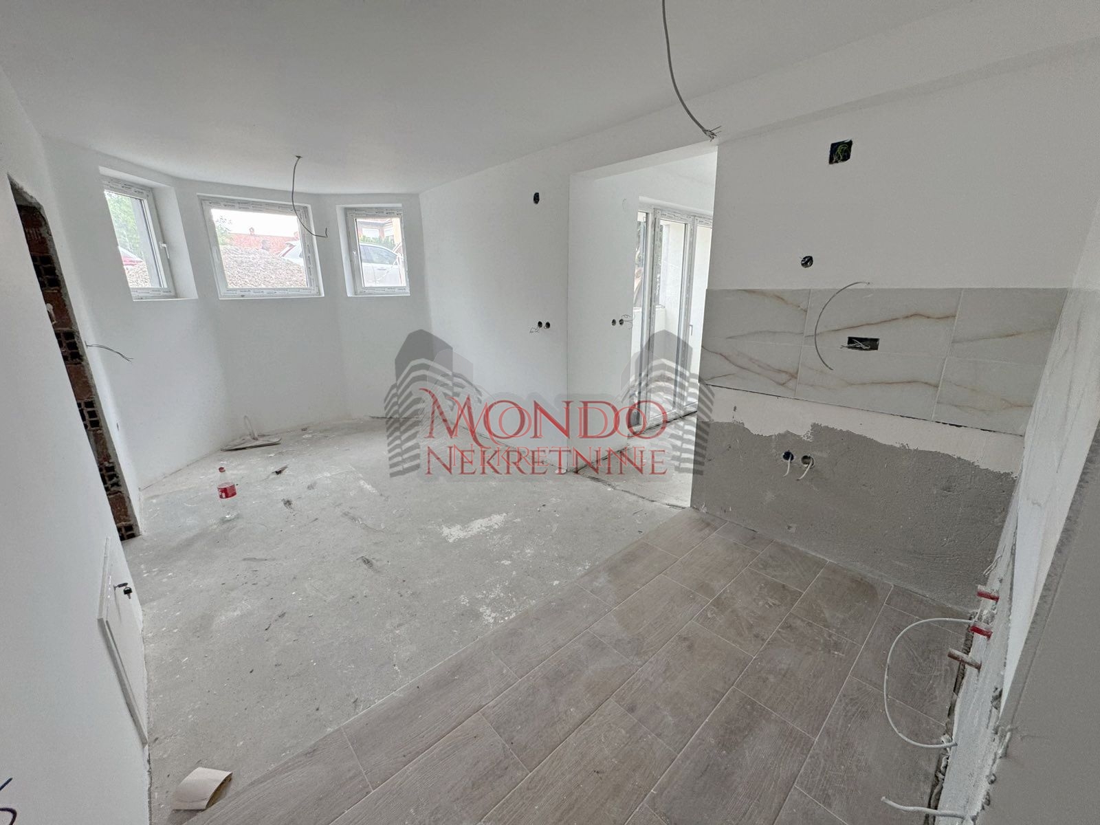 Troiposoban stan u novoj zgradi na Beverli Hilsu