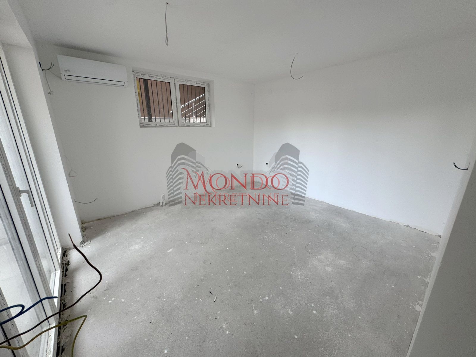 Troiposoban stan u novoj zgradi na Beverli Hilsu