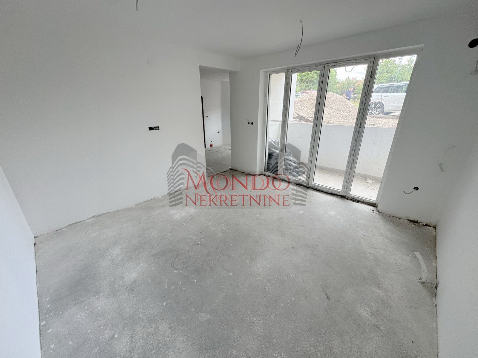 Troiposoban stan u novoj zgradi na Beverli Hilsu